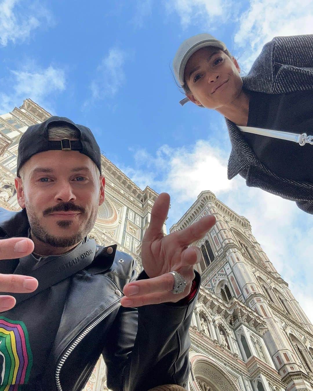 クリスティーナ・ミリアンのインスタグラム：「We’re Tourists Today 🩶⚡️  ❣️𝐹𝑙𝑜𝑟𝑒𝑛𝑐𝑒, 𝐼𝑡𝑎𝑙𝑦. 𝐴'𝑙𝑎 𝐶𝑎𝑡ℎ𝑒𝑑𝑟𝑎𝑙 𝑆𝑎𝑛𝑡𝑎 𝑀𝑎𝑟𝑖𝑎 del’ 𝐹𝑖𝑜𝑟𝑒. 𝑃𝑎𝑠𝑡𝑎 🍝 @osteriapastella x 𝑆𝑡𝑎𝑡𝑢𝑒 𝑜𝑓 𝐷𝑎𝑣𝑖𝑑 𝑥 𝑀𝑖𝑐ℎ𝑎𝑒𝑙 𝐴𝑛𝑔𝑒𝑙𝑜.」
