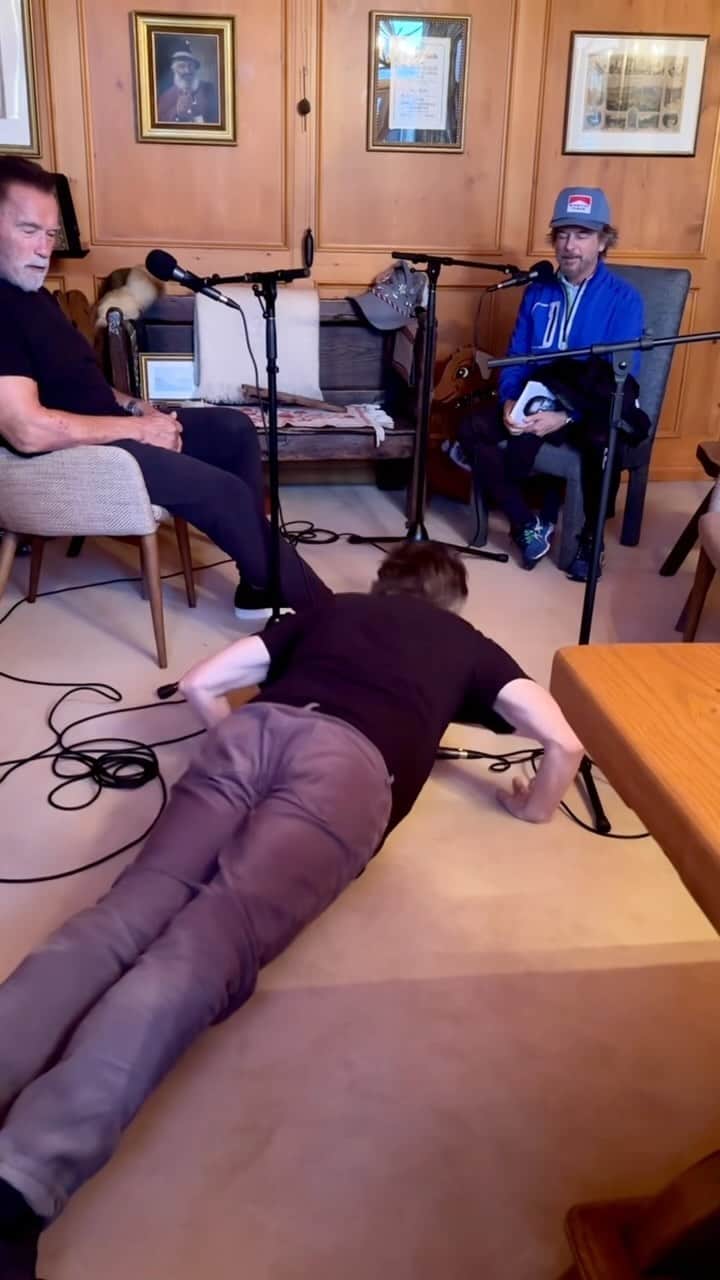 デヴィッド・スペードのインスタグラム：「During our podcast with @schwarzenegger we had to find out if Dana was stronger than him and the results are in #FlyonTheWall up now @thedanacarvey」