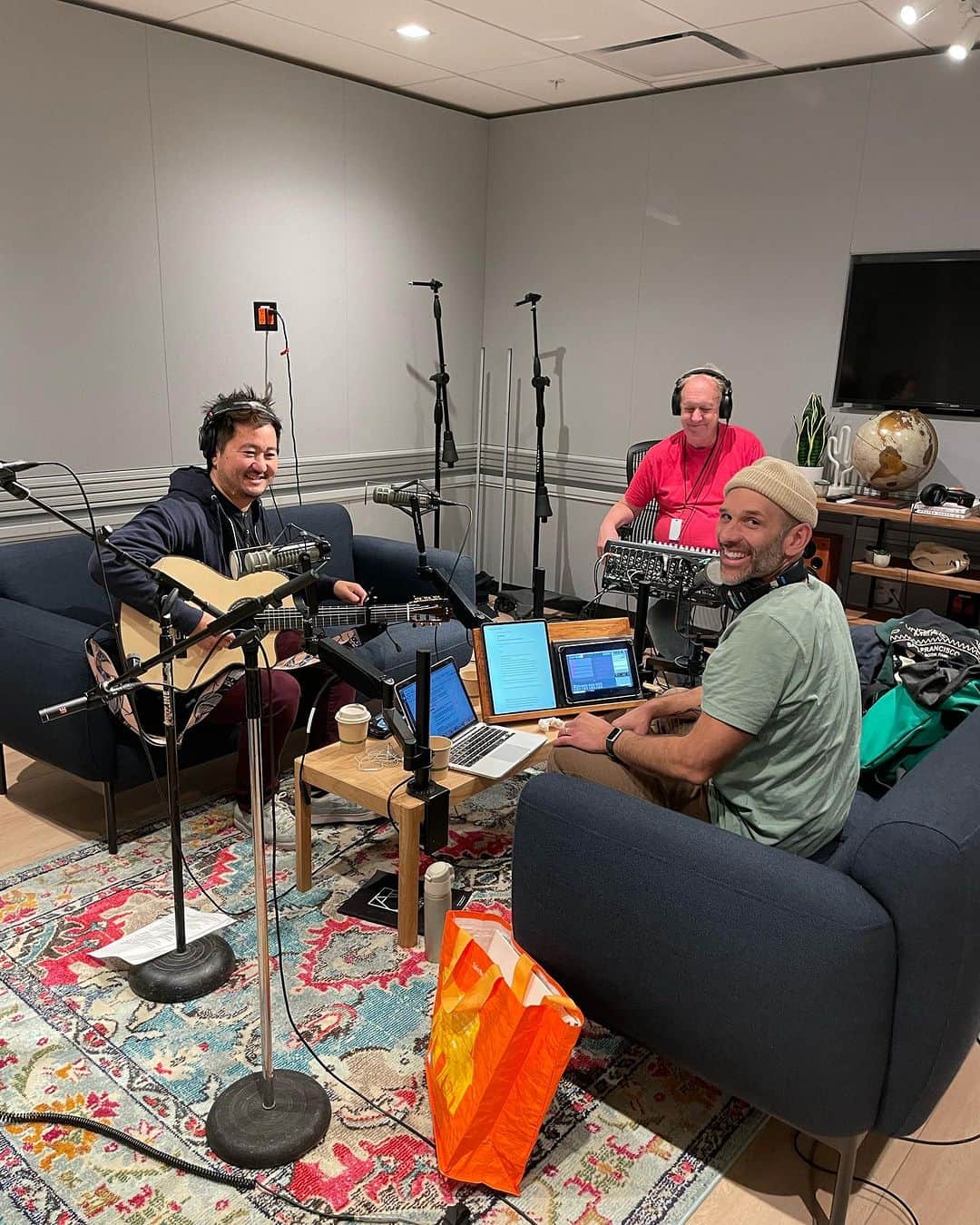 Kishi Bashiのインスタグラム：「Support your local public radio! I wore my @kqed hoodie to the @kqed_forum and I made @alexismadrigal wear his Kishi Bashi shirt 😎. Such an honor. Replaying tonight SF at 8pm!  Getting ready for the movie tour!  11/5 - SIFF Cinema Egyptian (2 shows @ 3pm and 7pm) - Seattle, WA 11/6 - Revolution Hall - Portland, OR 11/8 - The Castro Theatre - San Francisco, CA 11/9 - Aratani Theatre - Los Angeles, CA 11/12 - The Vic Theatre - Chicago, IL 11/14 - Variety Playhouse - Atlanta, GA 11/18 - Murmrr - Brooklyn, NY 11/19 - Lincoln Theatre - Washington, DC 11/21 - Berklee Performance Center - Boston, MA」