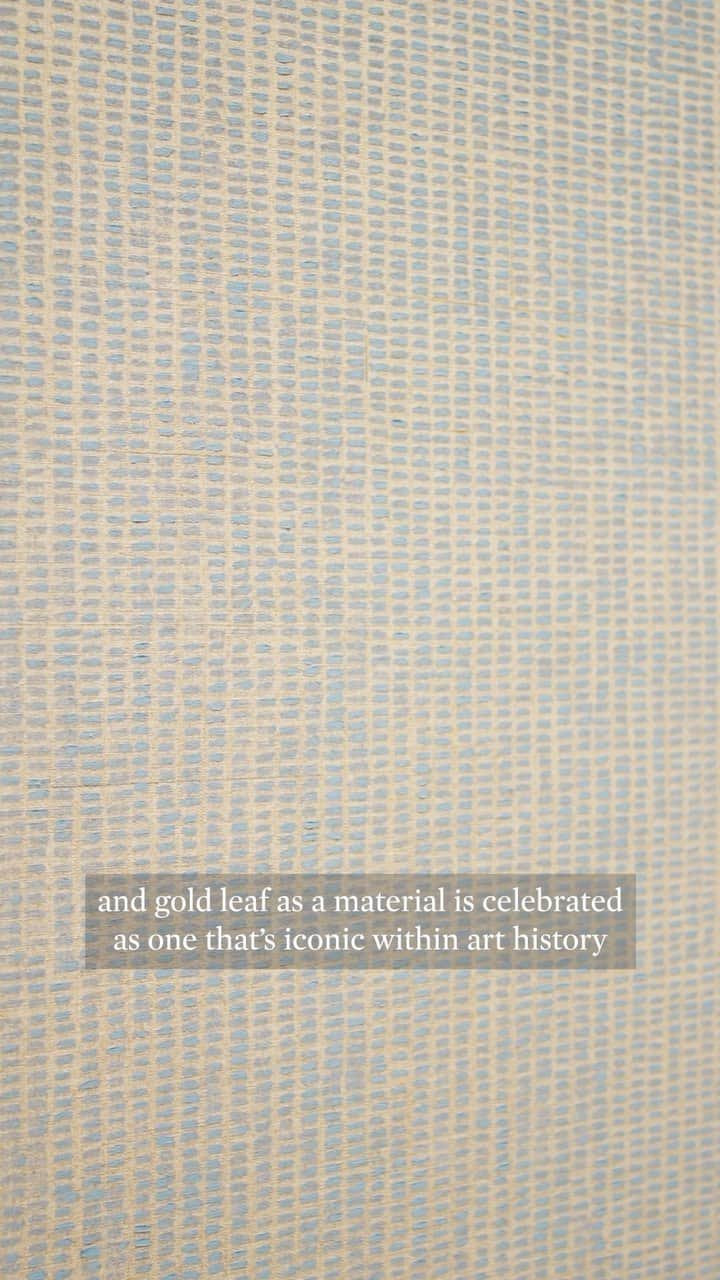 サザビーズのインスタグラム：「Executed in 1961, Agnes Martin’s ‘Grey Stone II’ is a remarkably early example of her signature “grid” paintings, which stand as the artist’s most influential contribution to the discourse on painting in contemporary art.  Painstakingly rendered using pencil, oil paint, and gold leaf, ‘Grey Stone II’ is further distinguished as one of only five works from the artist’s corpus featuring this rare gilt material. Here, Sotheby’s Senior Specialist @courtstarrk explains more.  Part of our daily series The Emily Fisher Landau Collection: Twentieth Century Art in Twenty Unforgettable Works leading up to the Evening Sale on 8 November at #SothebysNewYork. Discover more in our link in bio. #TheFisherLandauLegacy #AgnesMartin」