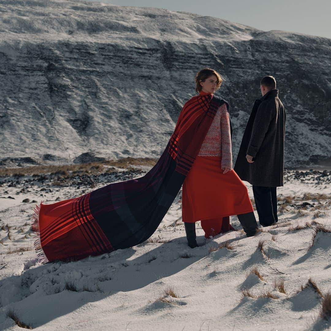 Johnstonsのインスタグラム：「Soft, voluminous structures and modern silhouettes foster effortless dressing in our Orkney-inspired collection, Tradition meets Modernity. Fairisle and cable patterns capture the essence of modern Scotland in an earthy colour palette peppered with vibrant red and blue.⁣ ⁣ #JohnstonsOfElgin #AW23 #AutumnWinterCollection #NewSeasonCollection #Orkney #OrkneyIslands #NatureInspired #MadeInScotland」