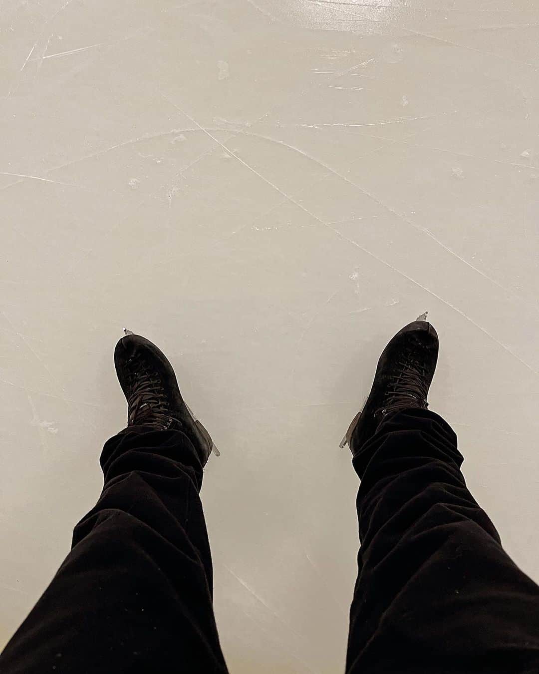 ジェフリー・バトルさんのインスタグラム写真 - (ジェフリー・バトルInstagram)「Rusty hips and rusty blades, but it was nice finally being back on the ice Saturday morning.」11月1日 4時02分 - j_butt