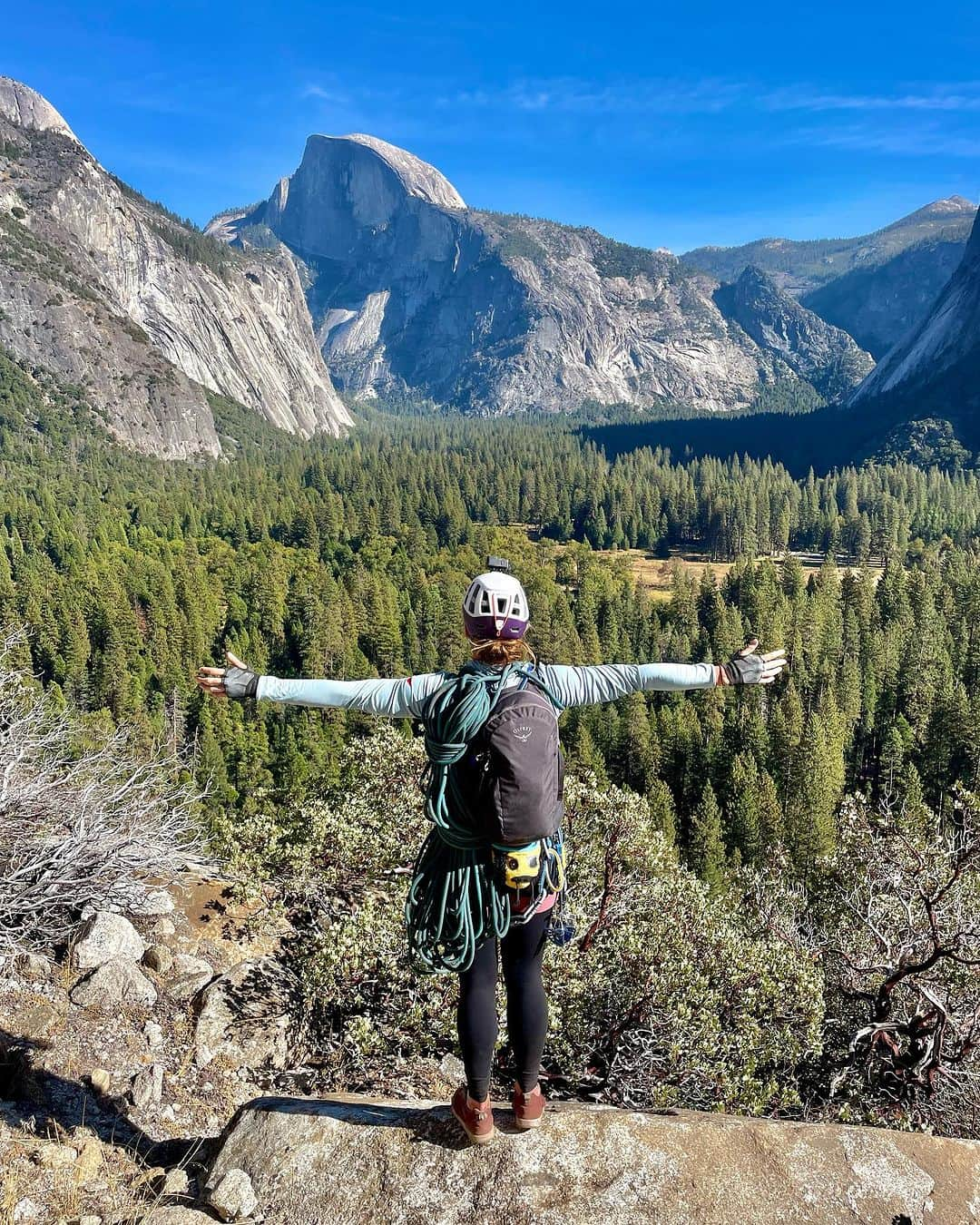 コートニー・コンローグのインスタグラム：「A few moments and captures from my first trip to Yosemite 🏕️🏔️🧗‍♀️ we stayed in the OG climbers camp (Camp 4) too which was really rad!」