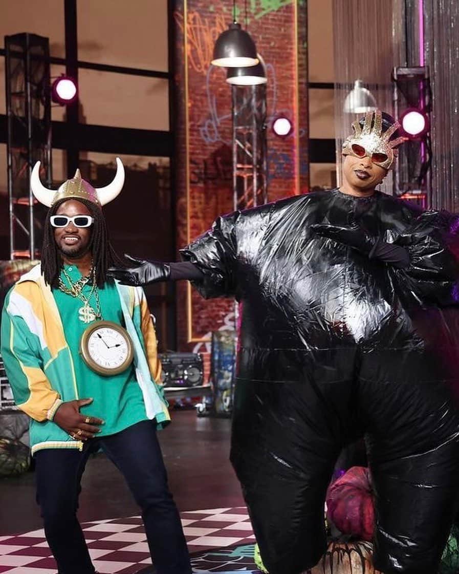 ジェニファー・ハドソンさんのインスタグラム写真 - (ジェニファー・ハドソンInstagram)「Happy Supa Dupa Fly Halloween yal !!! 🎃 I had so much fun recreating these iconic @missymisdemeanorelliott looks on @jenniferhudsonshow today. How did I do guys?? Missy, u are such a legend! We love you !!!」11月1日 4時19分 - iamjhud