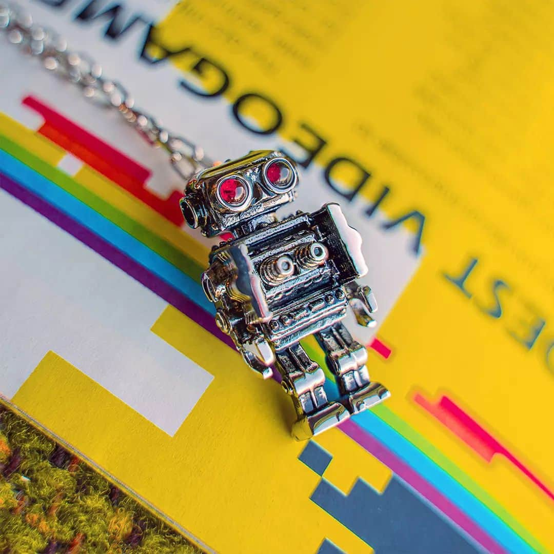 ハンチョロのインスタグラム：「Feel like a kid again with our Robot Pendant. 🤖 Available in Both Stainless Steel and Sterling Silver! . . . #RobotJewelry #NostalgiaRevived #TechyAccessories #Instashop #Instagood」