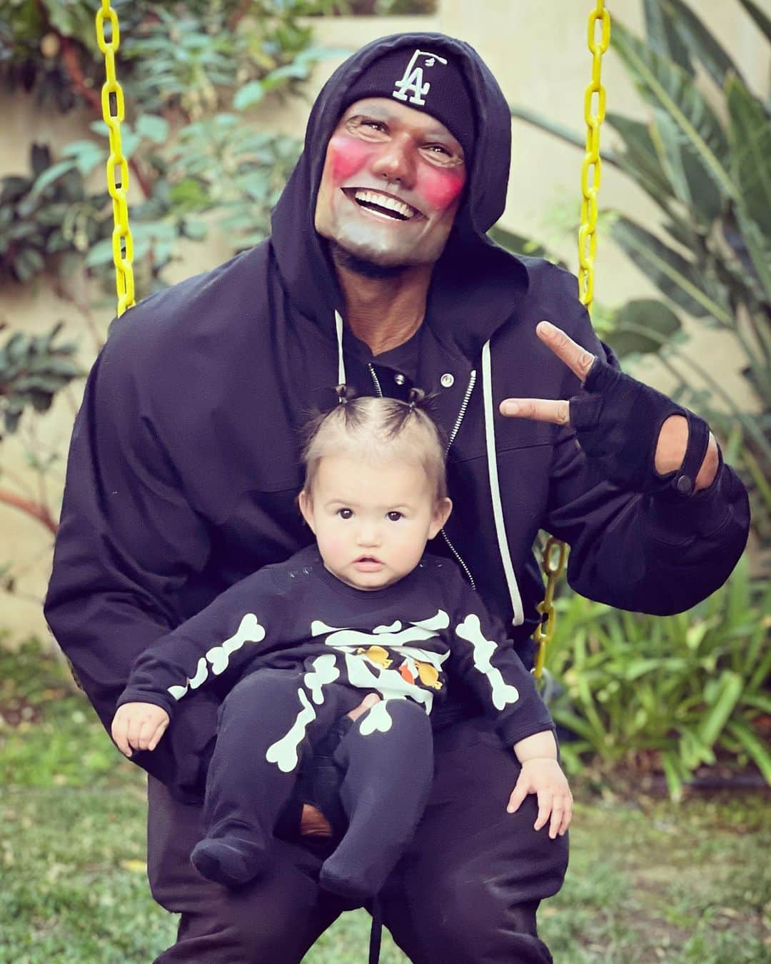 シェマー・ムーアのインスタグラム：「Frankie’s 1ST HALLOWEEN!!!! 🎃🤡👽👻😳😂 @jesiree ❤️」