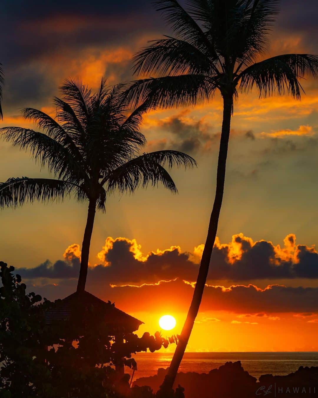 クラーク・リトルのインスタグラム：「Tonight's Sunset. Happy Halloween!🎃 #hawaii #paradise #clarklittle 🆑」