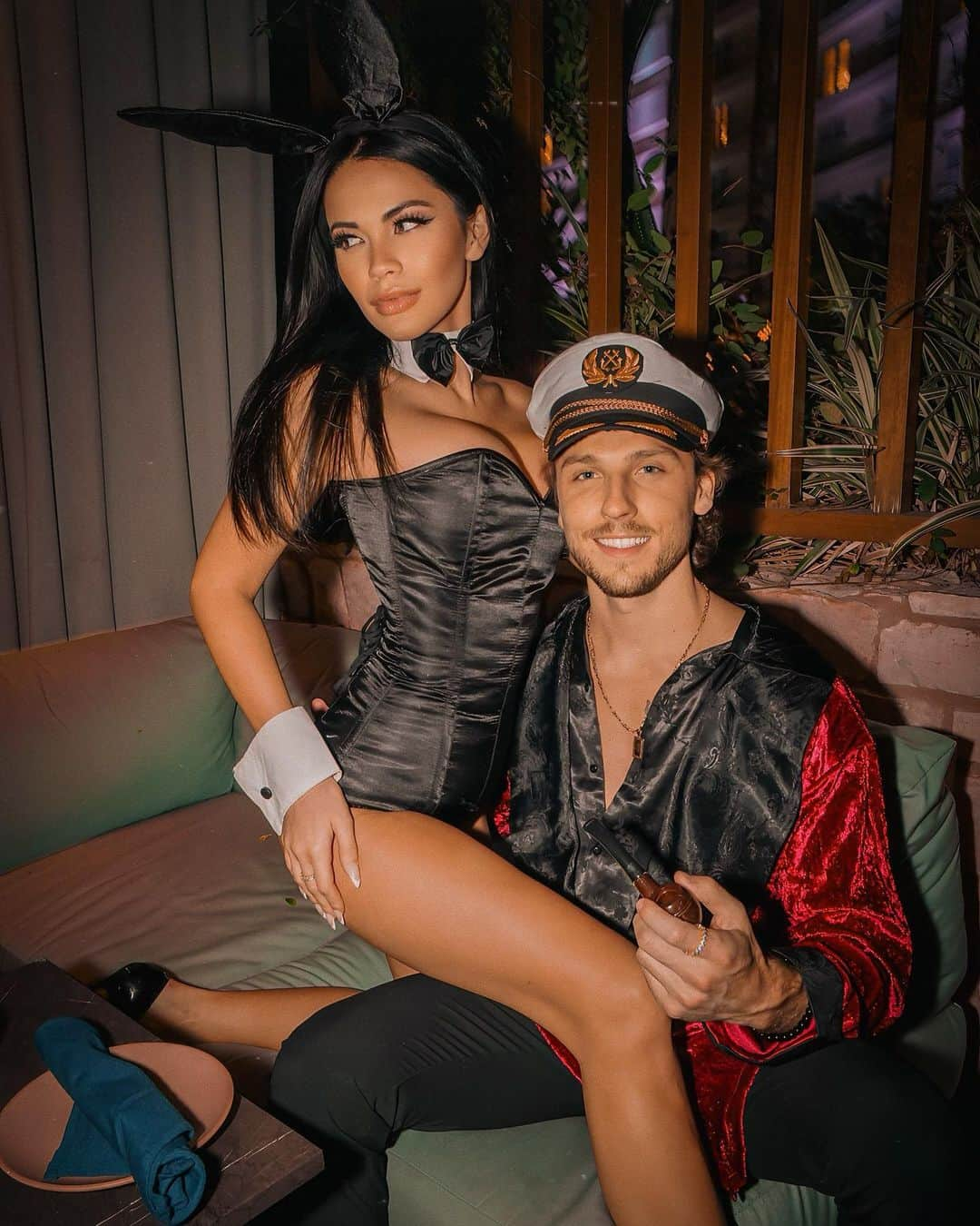 Tawny Jordanさんのインスタグラム写真 - (Tawny JordanInstagram)「HUGH & HIS PLAYMATE 🐰 #halloween2023 @bellamodelmgmt x @kassibeachhouse x @daisycorsets 🖤 📷: @tylerkillspeople」11月1日 14時04分 - tawnyjordan