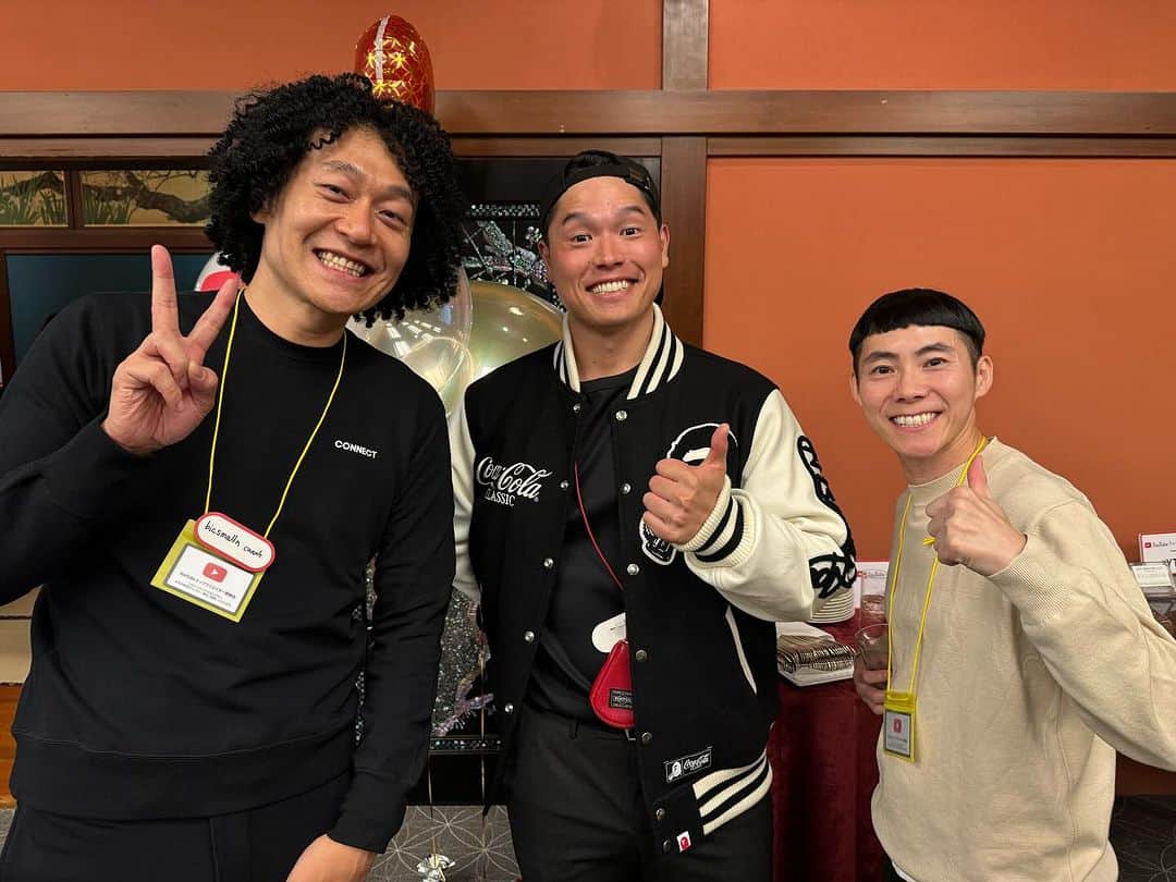 ゴンさんのインスタグラム写真 - (ゴンInstagram)「昨日Googleのイベントで日本のトップYouTuberが集まる会に呼んでいただきました！😅場違い  Bardの説明楽しかったです！  すしらーめんりく君、凄ーく良い人でした😃  元々動画がめちゃくちゃ面白くてよく見てた人が居てびっくりしました！  スカイピースのお2人も凄く良い人で、イニくんは僕のパーマに興味津々でちょっと触って良いですか？って触って、おおって言ってました😆  何と言ってもショート動画界のスター「バヤシ」さんと色々お話しさせていただき、一番興味のあるショートから長尺へ移行するコツなどを教えていただきました！  要約するとシンプルに努力の賜物でした🤣  ピカチュウとイシツブテが特別ゲストでした！ ピカチュウ可愛すぎ！イシツブテ足面白かった！🤣  ジュンジュンワールドさん、いつも会うと写真良いですか？と言って来てくれる人！😄  #bard  #YTTP23」11月1日 14時15分 - bicsmalln_gon