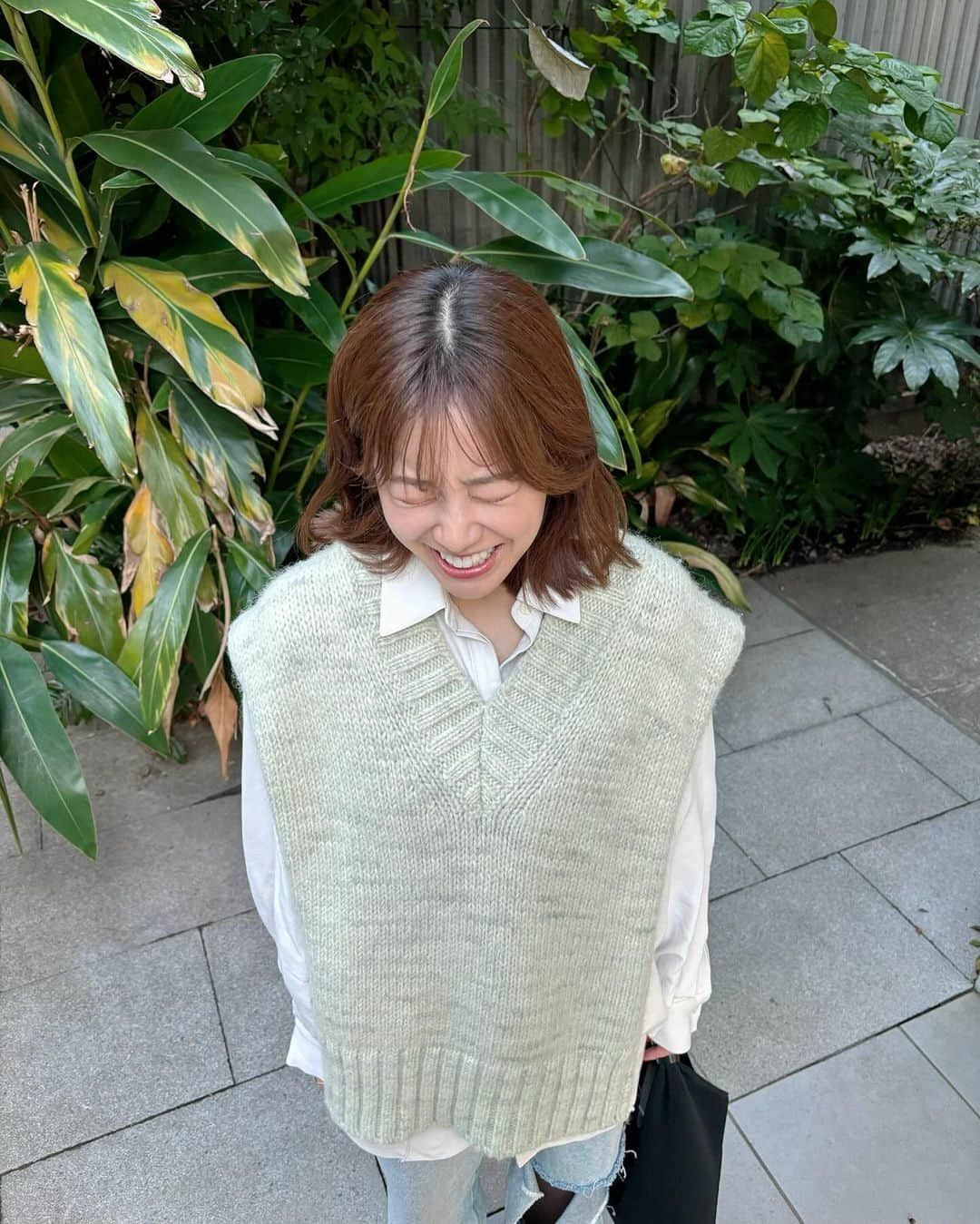 中川絵美里さんのインスタグラム写真 - (中川絵美里Instagram)「🍂  私服。 最後の服はゆめっちが撮ってくれたよ🤳  🟢 tops @perverze_official  pants @levis_japan  shoes @jumpman23   ⚪️ tops @alexanderwangny  pants vintage @luik0121  shoes @nike   🔵 Knit @maisonmargiela  shirt @lecielbleu_official  pants @rokhofficial」11月1日 14時28分 - emiri_nakagawa