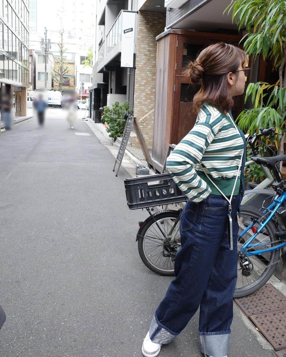 中川絵美里さんのインスタグラム写真 - (中川絵美里Instagram)「🍂  私服。 最後の服はゆめっちが撮ってくれたよ🤳  🟢 tops @perverze_official  pants @levis_japan  shoes @jumpman23   ⚪️ tops @alexanderwangny  pants vintage @luik0121  shoes @nike   🔵 Knit @maisonmargiela  shirt @lecielbleu_official  pants @rokhofficial」11月1日 14時28分 - emiri_nakagawa