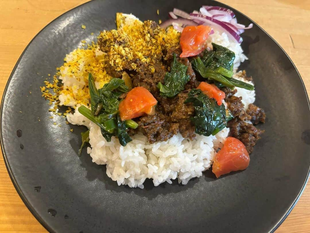 平田裕一郎さんのインスタグラム写真 - (平田裕一郎Instagram)「久しぶりにジルさんと行くカレーベイビーしてきた。 今回は、ジルさんイチオシのラムキーマ！！ 毎回、ジルさんが連れて行ってくれるカレーは間違いない！！新たなカレーと出逢えました😁 カレー屋さんに行くまでのジルさんの愛車でのトークがこれまた楽しい！！ 久しぶりにゆっくり沢山話せて楽しかった。 次のジルさんとカレーベイビーはどこへ行くのか楽しみ。 毎回、当日までどこに行くかは教えてもらえないから 当日ジルさんが迎えにきてくれるまでドキドキワクワク☺️ ジルさんありがとうございました！  #ジルさんとカレーベイビー  #カレーベイビー #ジル　さん #SOPHIA  #MICHAEL  #豊田和貴  さん #カレー #カレーの師匠　 #兄貴 #スパイスカレー #ラムキーマ #平田裕一郎 #デボネア」11月1日 14時33分 - yuichiro_hirata