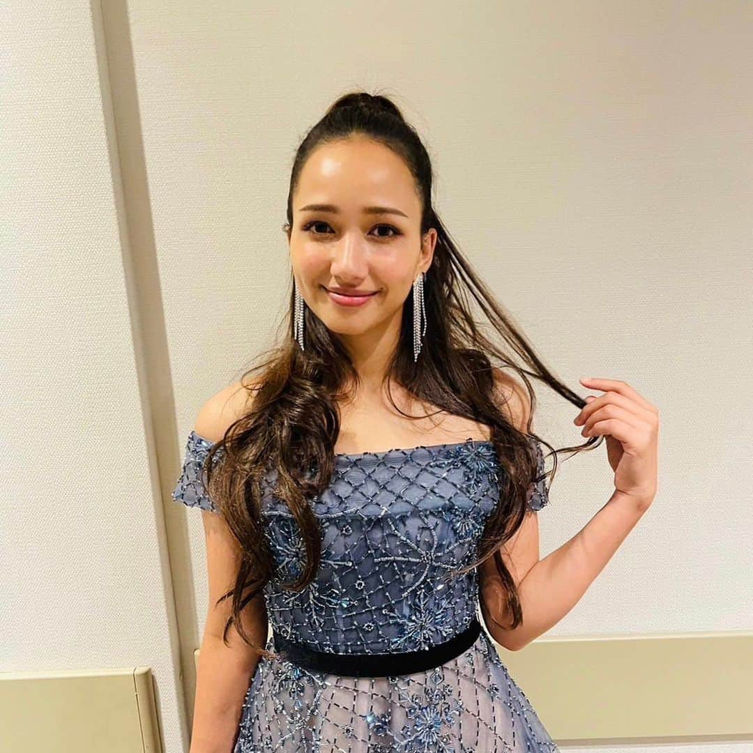 豊原江理佳さんのインスタグラム写真 - (豊原江理佳Instagram)「わが心の大阪メロディー ありがとうございました♪  またステージでtomorrowを歌うことができるよって 山田邦子さんにもまた逢えて 15年間本当にいろんなことがあったけど また笑って、こんどは誰かに届けたい歌を歌えているよ って、12歳の私に伝えたいです。  ありがとう🙏」11月1日 14時40分 - erika_lunat