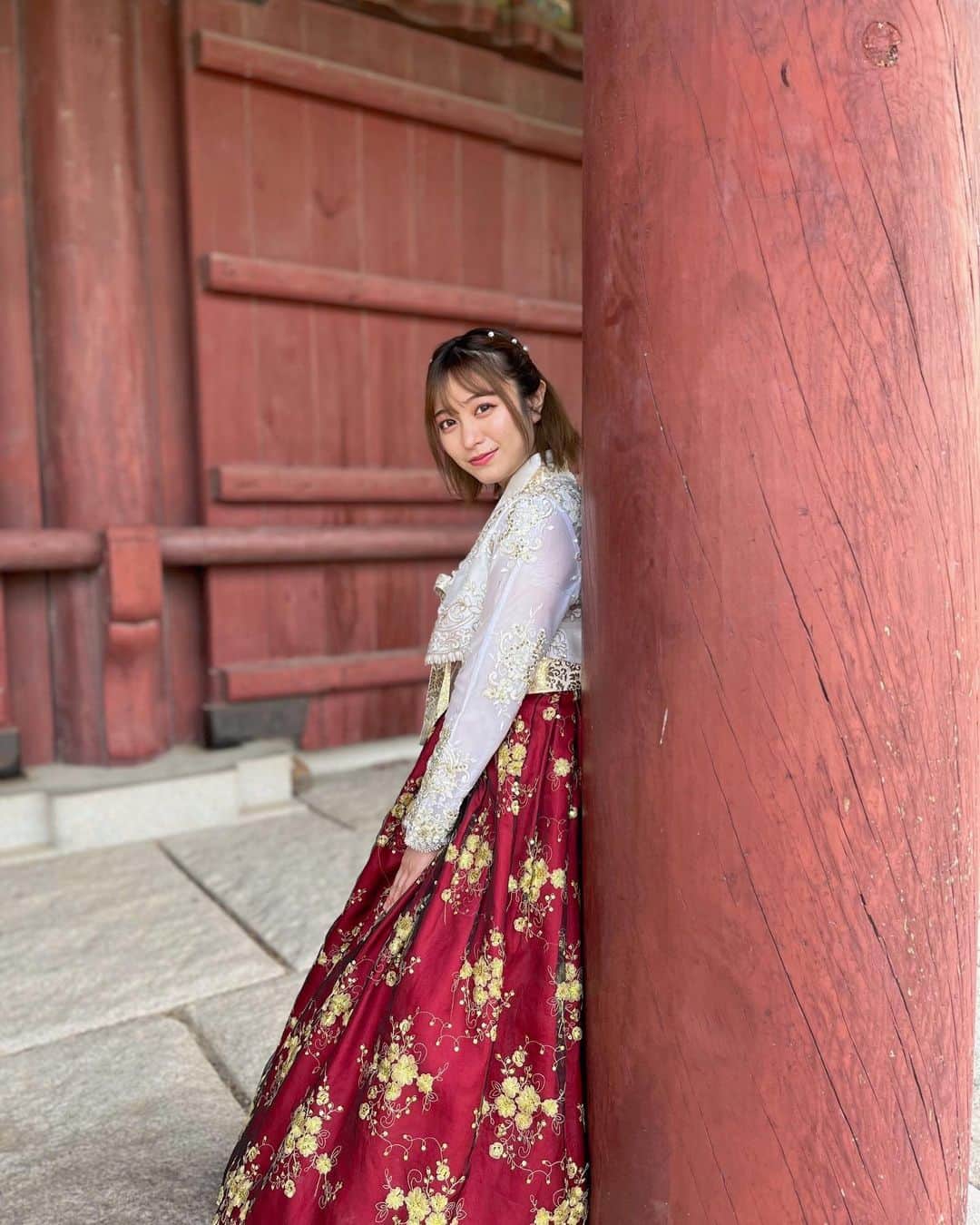 赤崎月香のインスタグラム：「・ 韓国旅行🇰🇷✈️ チマチョゴリ着てみたり。」