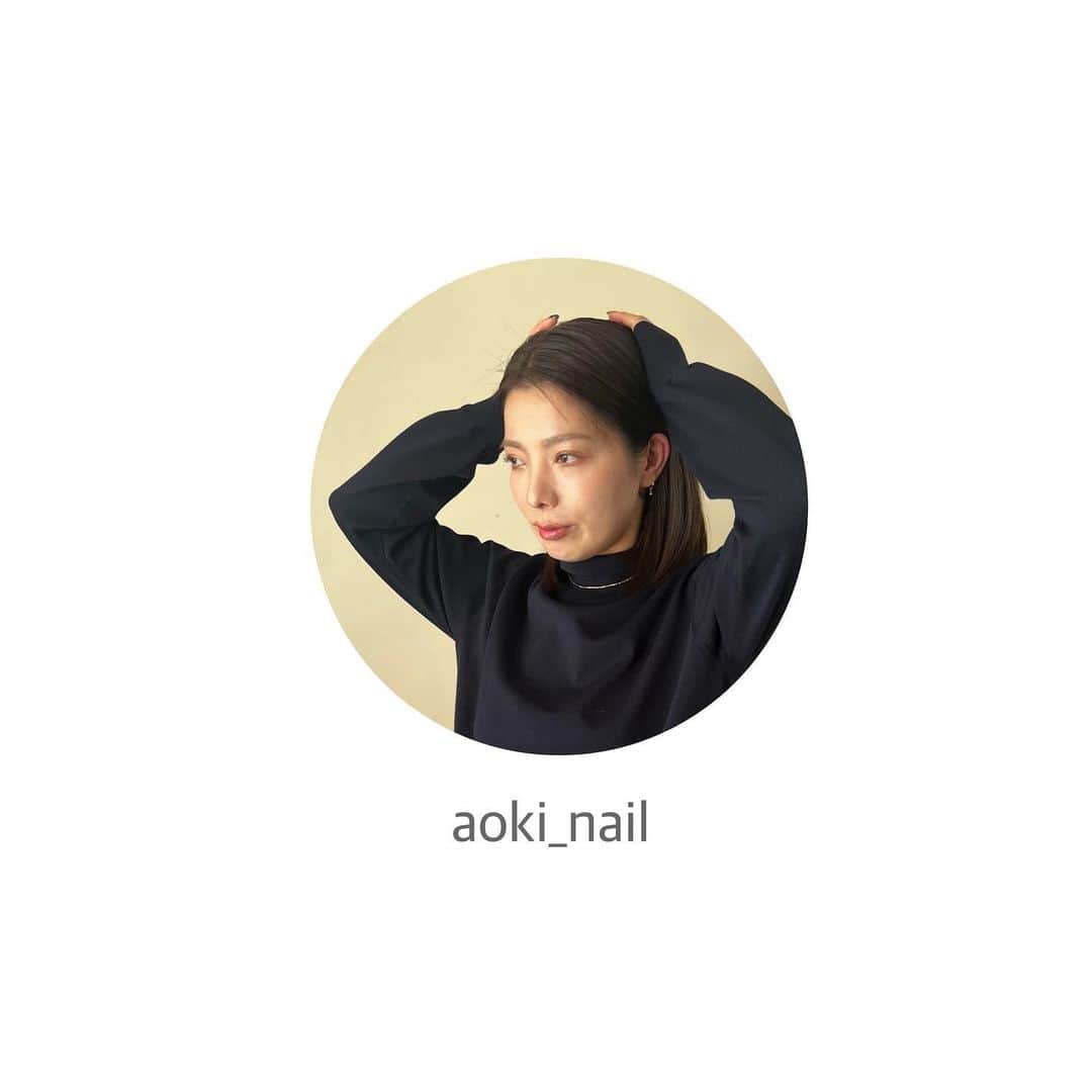 aoki_nailのインスタグラム：「もう11月〜🫣  永遠に変えてなかった トップ画を新しくして 謎のポーズになりました💁‍♀️  ご来店いただけるお客様 いつもありがとうございます＊ そして先月ご案内できなかった お客様方申し訳ありません。 また今月どうぞよろしくお願いします🙇‍♀️  今年も年末まであと少し、 皆様のご来店お待ちしております💘  写真は先日いった プチ奈良旅での2ショット🦌　 鹿さわるのこわいけど かわいい♡笑」