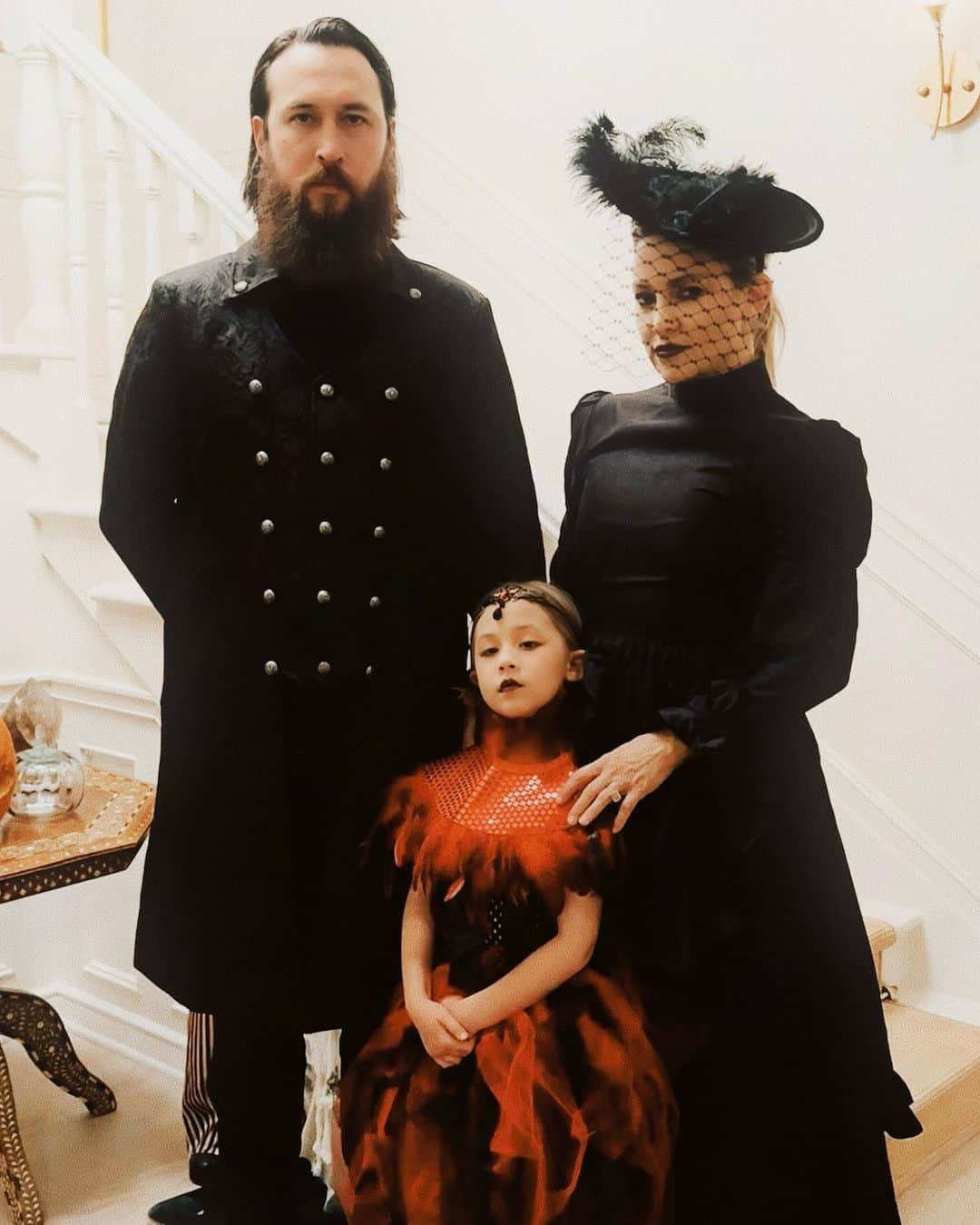 ケイト・ハドソンさんのインスタグラム写真 - (ケイト・ハドソンInstagram)「Vampire family portraits 🧛‍♀️🧛‍♀️🧛 #happyhalloween」11月1日 15時12分 - katehudson