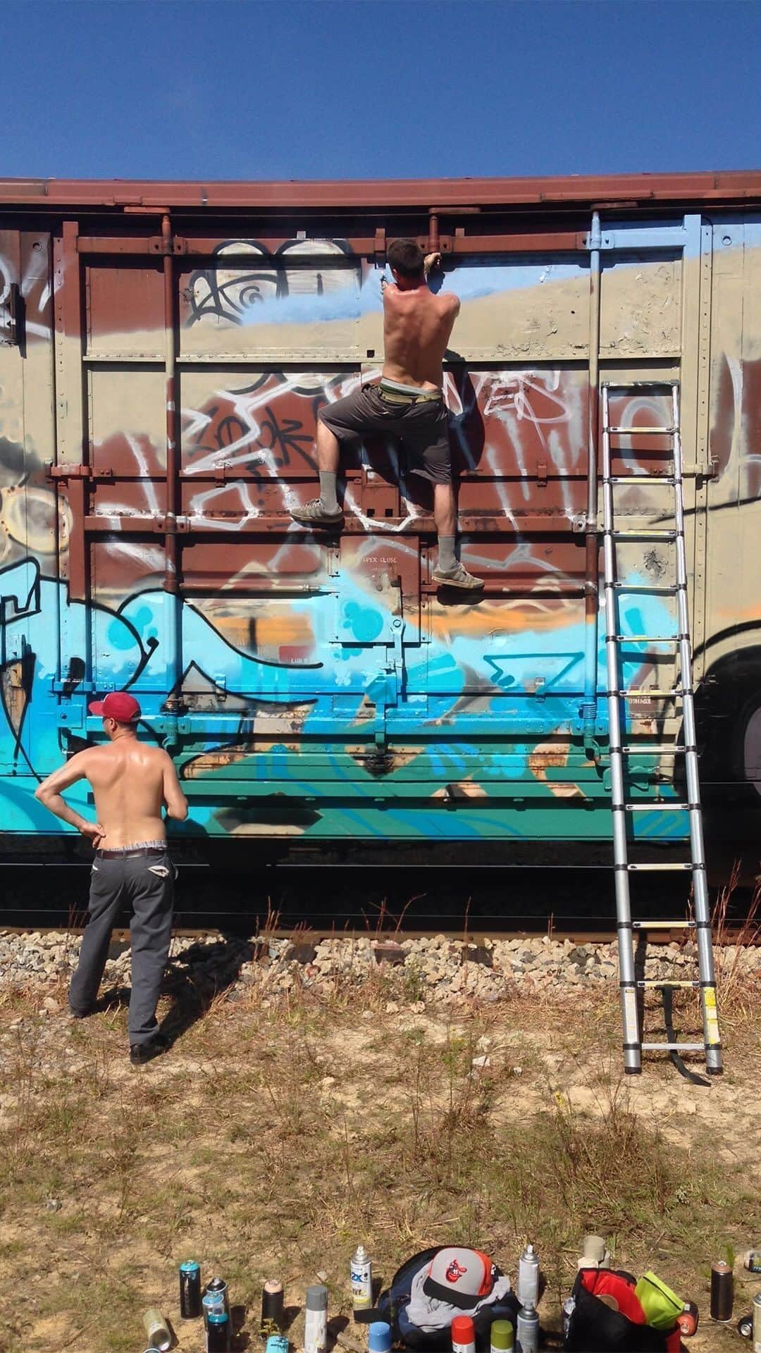 Juxtapoz Magazineのインスタグラム：「The newest episode of @radiojuxtapoz just dropped, with an in-depth conversation on freight train graffiti with @conoperative #TimConlon  🎧🎧 link in bio 🎧🎧  Hosted by @douggillen and @epricco」