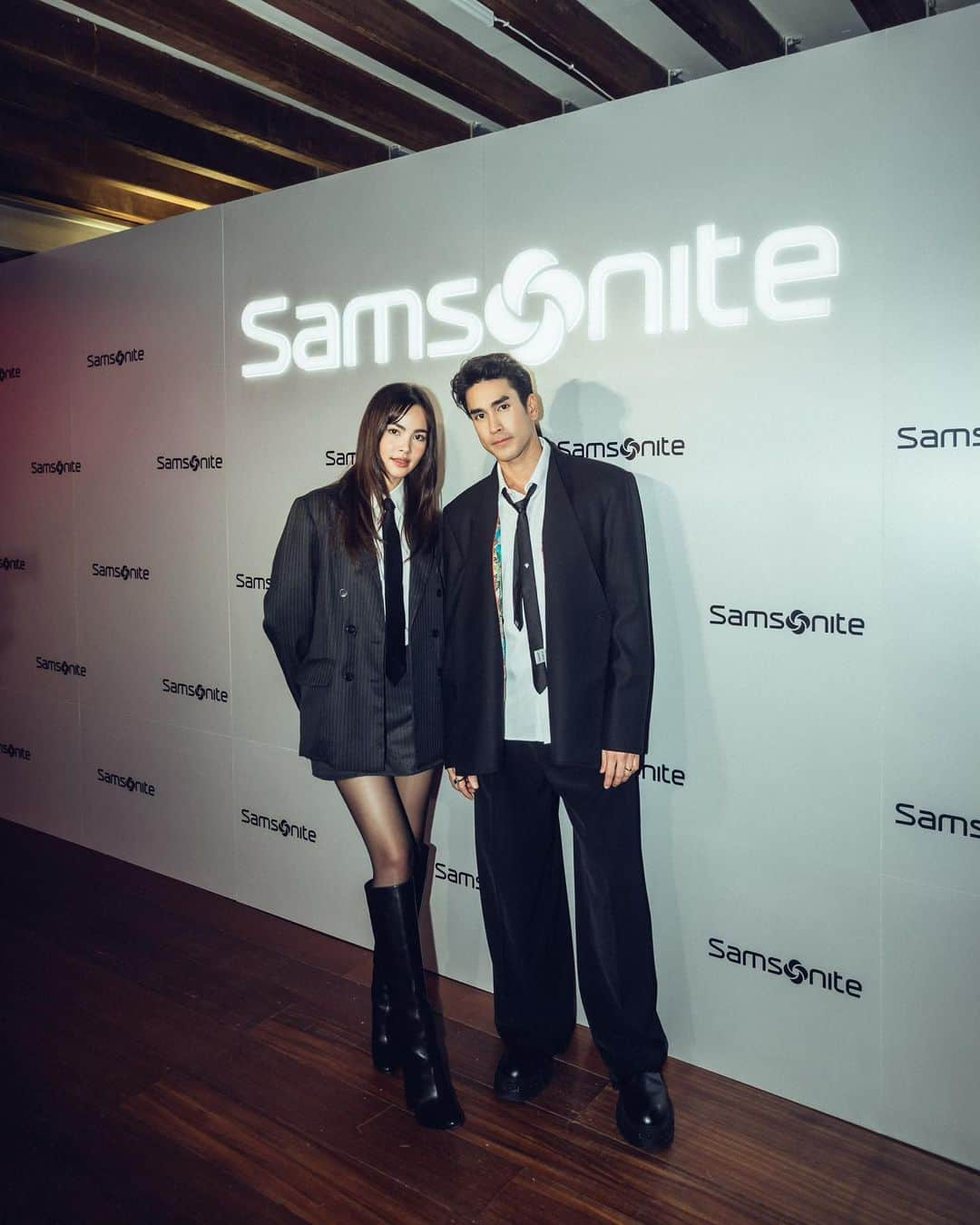 ウッラサヤー・セパーバンのインスタグラム：「A night in Singapore travelling through the Samsonite exhibition ✨ 🖤 #DestinationSamsonite #NadechYayaxSamsonite  #SamsoniteStyledToughTH」