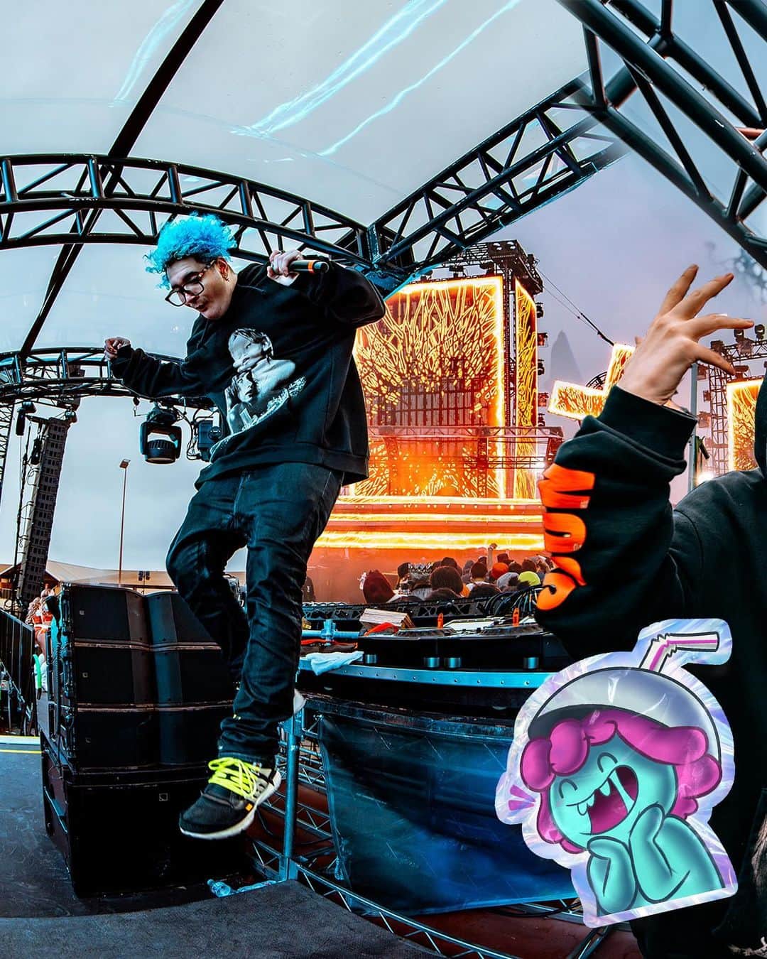 スラッシーのインスタグラム：「Yooooo! @freakydeakytx was next level! Thank you to everyone that came out to party! 👻🩵  📸 @shotbyed_」