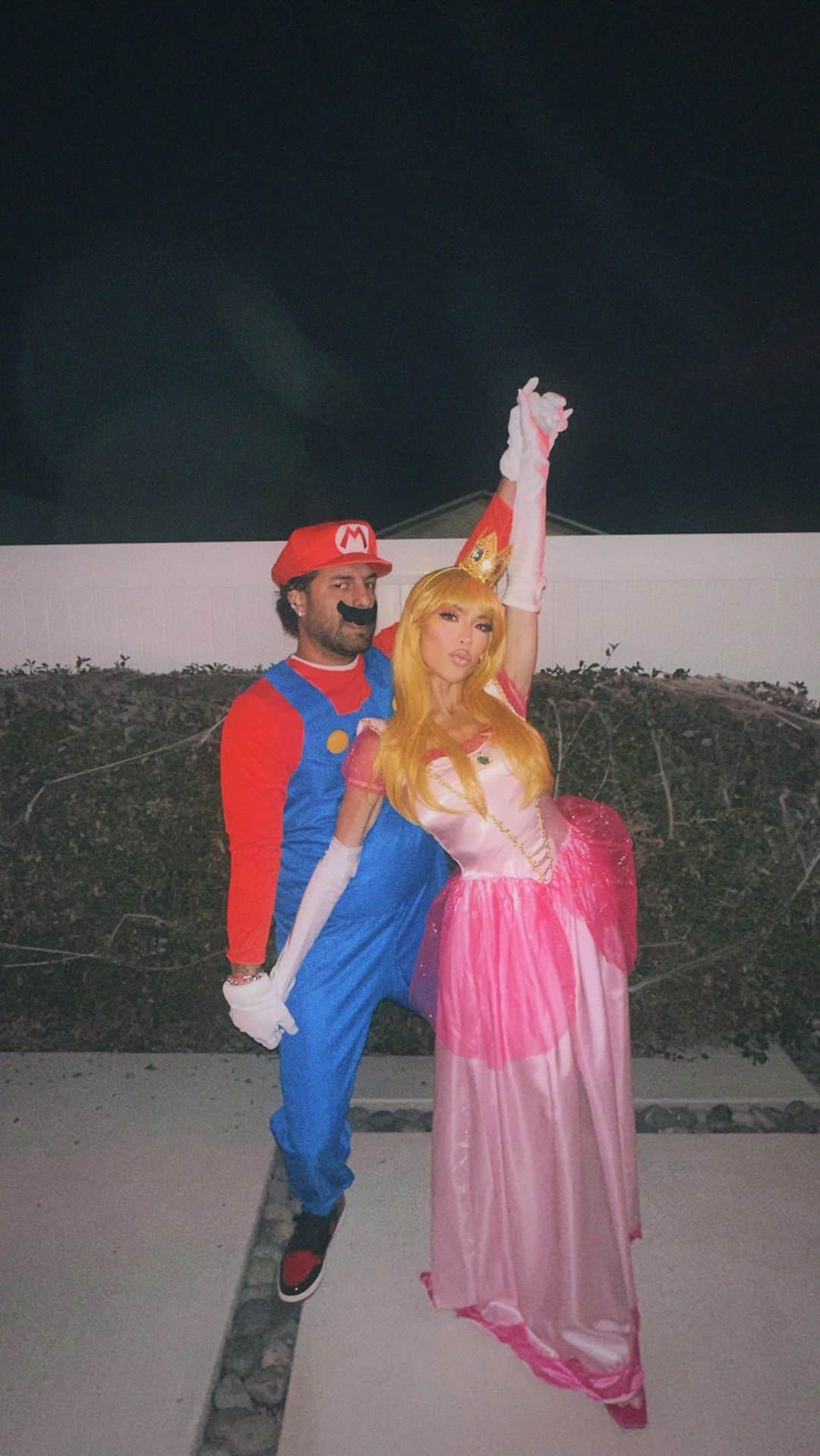 iluvsarahiiのインスタグラム：「Princess Peach 👑🎀🌟bummed I didn’t get any other videos of the final look, but the make up was so cute!   @rarebeauty happy and lucky liquid blush @NatashaDenona Love Palette @PatrickTaBeauty Major holiday Palette  @GivenchyBeauty Libre powder Up @onesize liquid liner @benefitcosmetics Fanfest Mascara @lybrelashes No.2 Lash @starface Pimple Patch @maccosmeticsusa soar + angel lip pencil #princesspeach #halloween #marioandprincesspeach #makeuptutorial」
