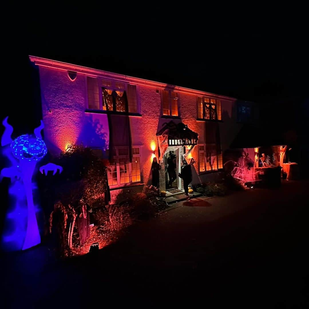 ジェイ・ボスロイドさんのインスタグラム写真 - (ジェイ・ボスロイドInstagram)「Trick or treat 🎃 👻」11月1日 6時43分 - jaybothroyd