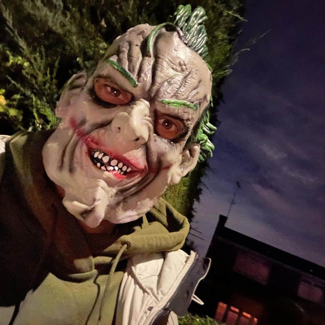 ジェイ・ボスロイドさんのインスタグラム写真 - (ジェイ・ボスロイドInstagram)「Trick or treat 🎃 👻」11月1日 6時43分 - jaybothroyd