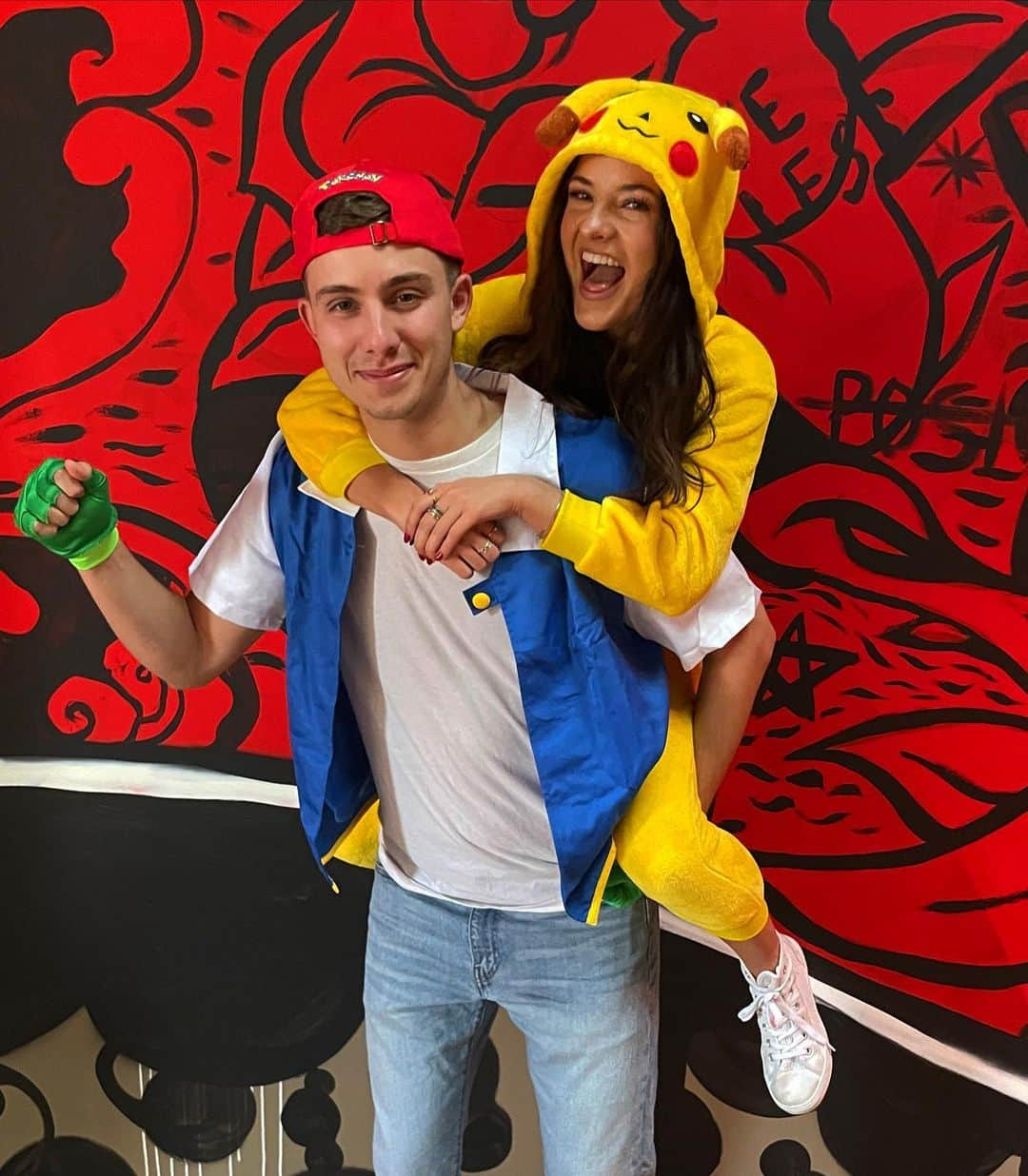 Brooke Marie Hylandさんのインスタグラム写真 - (Brooke Marie HylandInstagram)「Happy Halloween !!  -Pikachu & Ash (swipe to see) 🎃👻」11月1日 6時54分 - brookehyland