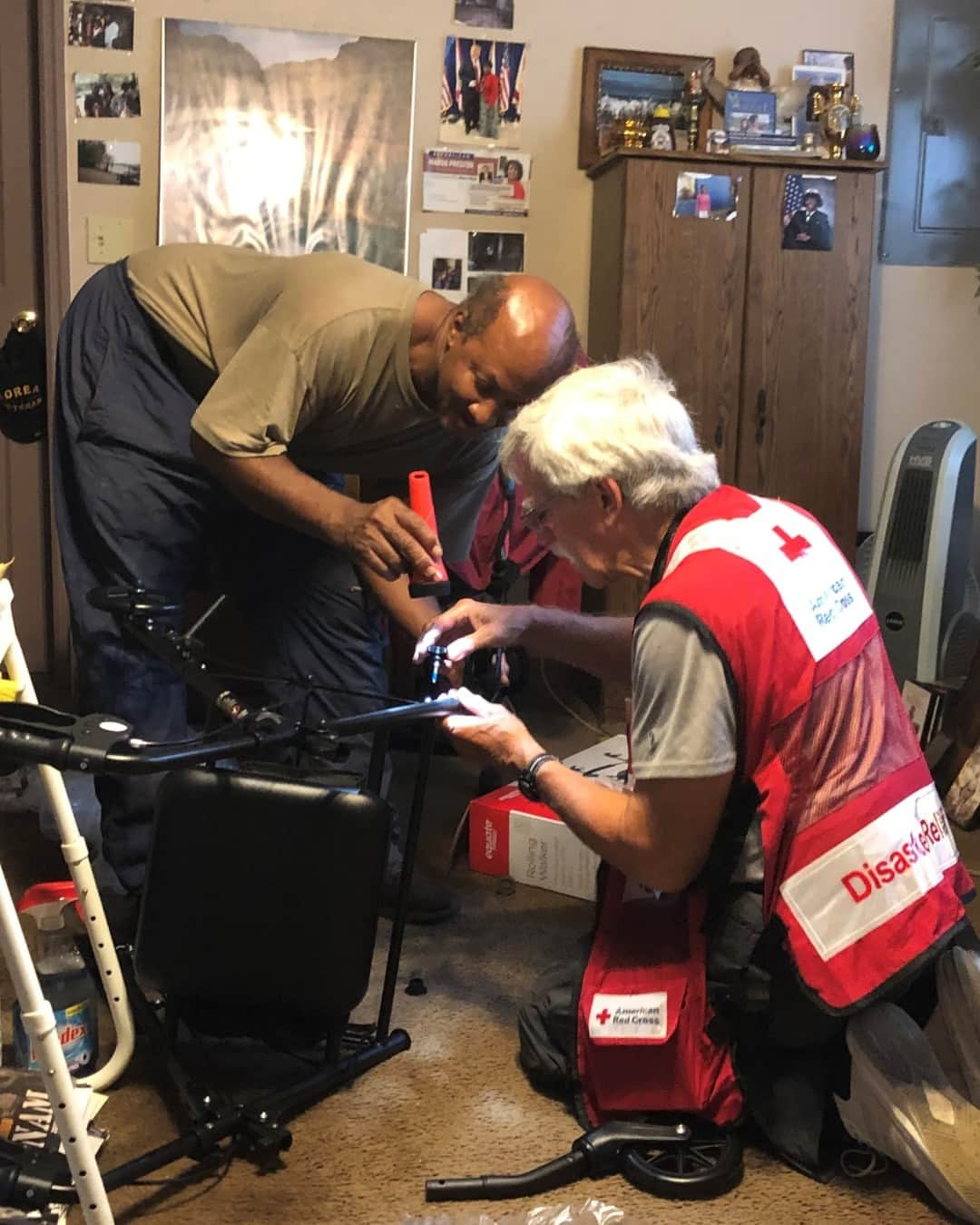 ネーブ・キャンベルさんのインスタグラム写真 - (ネーブ・キャンベルInstagram)「It takes a village to provide people with the help they need after a disaster. ⛑️  Ricky Christmas experienced this firsthand when Red Cross volunteers from across the country worked together to provide him with essential medical and food assistance after Hurricane Idalia destroyed his home in Tallahassee, Florida.  Ricky is a military veteran with unique medical needs, and his condition was further aggravated when he fell while trying to evacuate his home.  When he arrived at the Red Cross shelter, volunteers on site worked with other volunteers, like Cathy Gordon from the @RedCrossMO, who were supporting the response virtually to help address Ricky’s immediate needs.  “I was the behind-the-scene person to work on Ricky’s case after he returned to his home,” Cathy said. “My number one task was to find him, then to get his documents updated.”  Because Ricky’s medical needs were so unique, he required specific resources like a special kind of walker to assist him in getting around and air conditioning, a necessity prescribed for him by his VA physician.  Cathy worked diligently with the Veterans Administration to provide Ricky with those resources. Once approved, Red Cross volunteers Elizabeth Quinn and Dr. Richard Zlotnic, who were deployed in Florida, took Ricky shopping to get his durable medical equipment.  “He was just so sweet,” Elizabeth said. “When we arrived at his house, he invited us in and asked if he could do anything for us. You could see the house was damaged and there was water coming in. We told him we needed nothing, that we were there to help him.”  After discovering that buying groceries and preparing meals was a challenge for Ricky, Elizabeth and Richard also worked with Cathy to set him up with the Meals on Wheels program in Tallahassee.  “I didn’t know the Red Cross could help me like that,” Ricky said. “I can’t thank them enough for the kindness I received. It meant so much to me — especially at a time I was really hurt.”  #RedCross #ThankYouVolunteers #DisasterResponse #DisasterRelief #HurricaneIdalia」11月1日 7時00分 - americanredcross