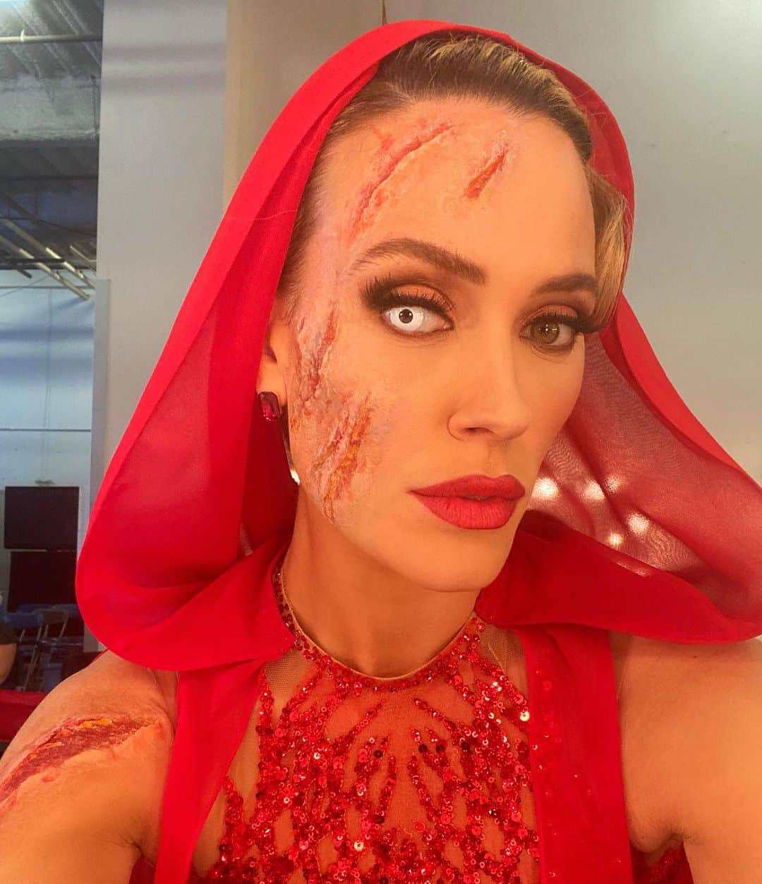 Peta Murgatroydさんのインスタグラム写真 - (Peta MurgatroydInstagram)「🩸Little Red🩸   Vote: Text BARRY to 21523   @dancingwiththestars」11月1日 7時11分 - petamurgatroyd