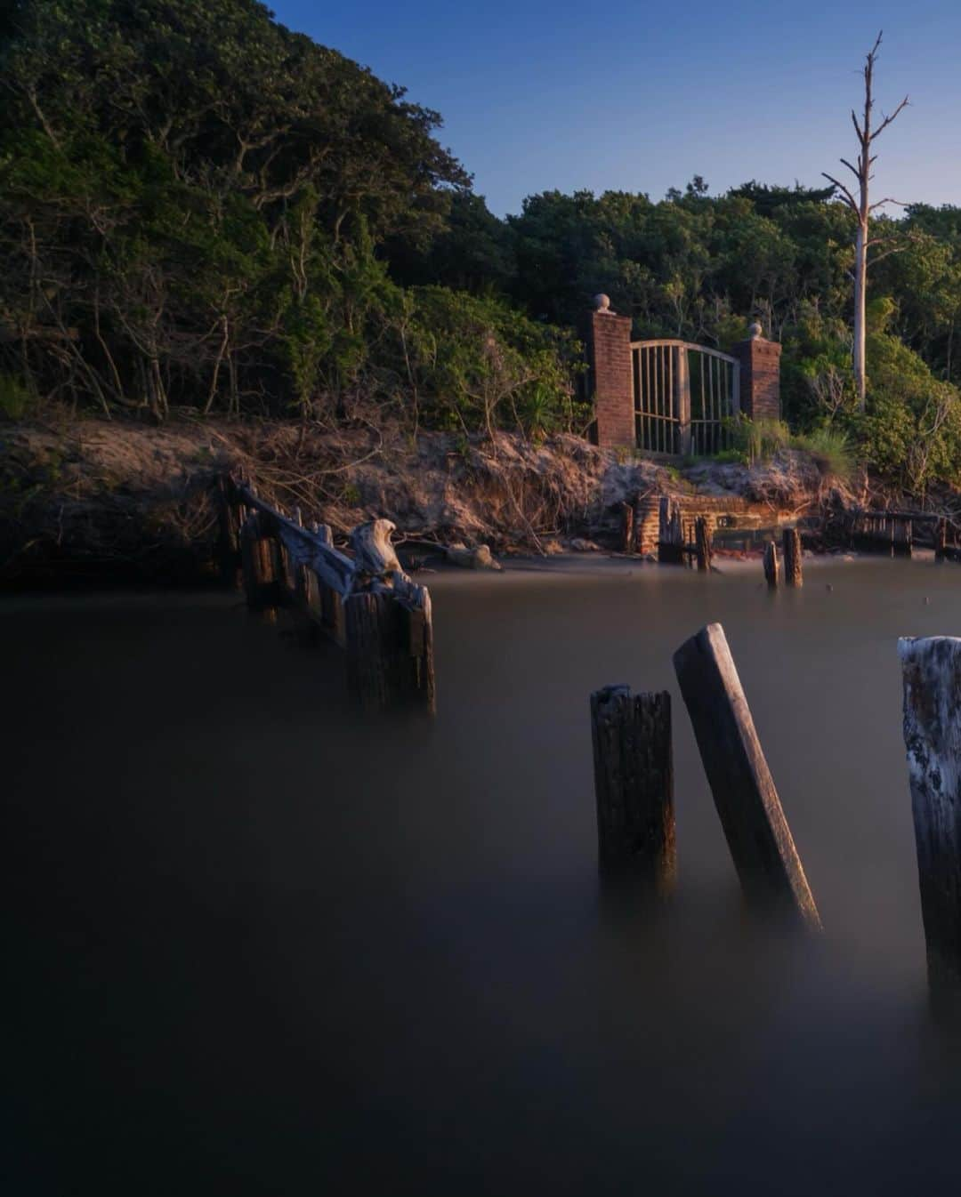 Keith Ladzinskiさんのインスタグラム写真 - (Keith LadzinskiInstagram)「Four minute exposure along North Carolina’s Outer Banks / for @natgeo」11月1日 7時22分 - ladzinski