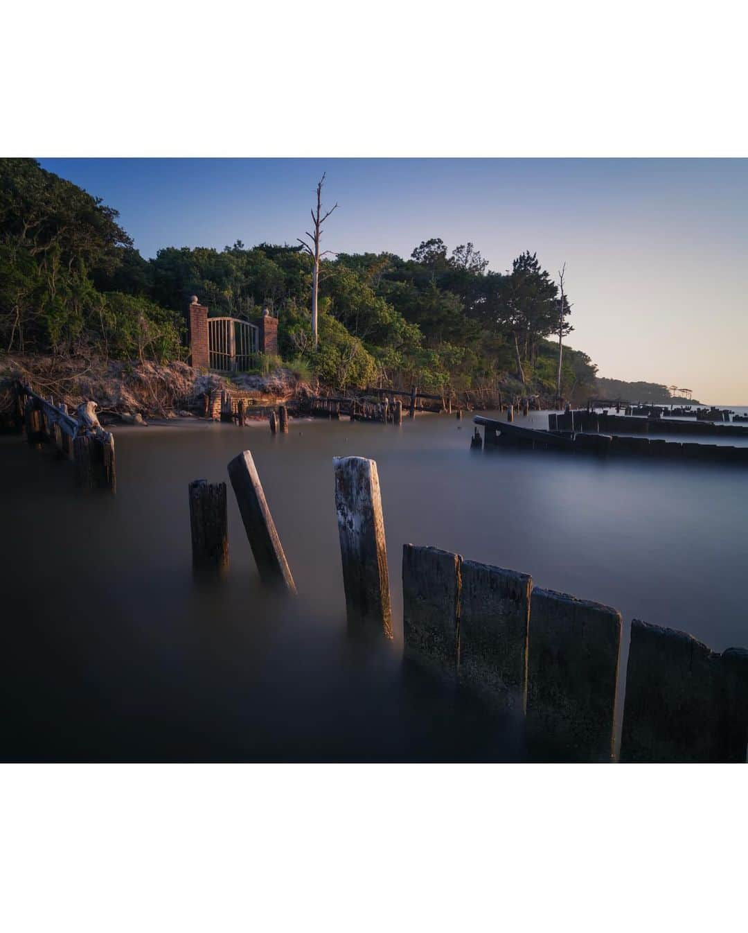 Keith Ladzinskiさんのインスタグラム写真 - (Keith LadzinskiInstagram)「Four minute exposure along North Carolina’s Outer Banks / for @natgeo」11月1日 7時22分 - ladzinski