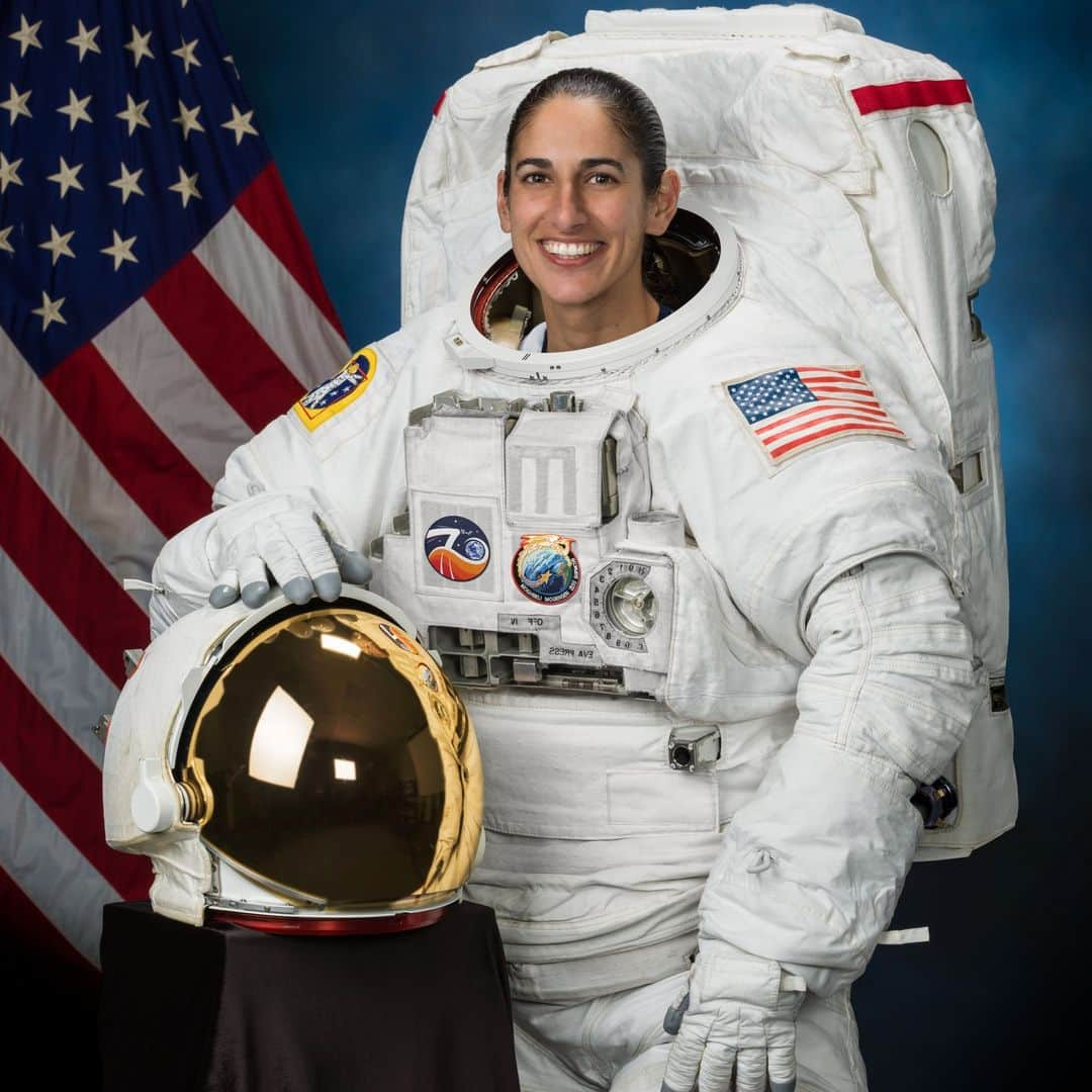 国際宇宙ステーションのインスタグラム：「NASA astronauts Jasmin Moghbeli and Loral O’Hara will exit the space station tomorrow at 8:05 a.m. EDT to conduct a near-seven-hour spacewalk.  The duo will exit the station’s Quest airlock to remove an electronics box from a communications antenna and replace a trundle bearing assembly on the station’s port solar alpha rotary joint.   NASA TV will be live with coverage of tomorrow’s spacewalk beginning at 6:30 a.m. This will be the first spacewalk for both Moghbeli and O’Hara and the 12th at the station this year.   #nasa #international #space #station #astronaut #spacewalk #maintenace #activities #spacesuit」