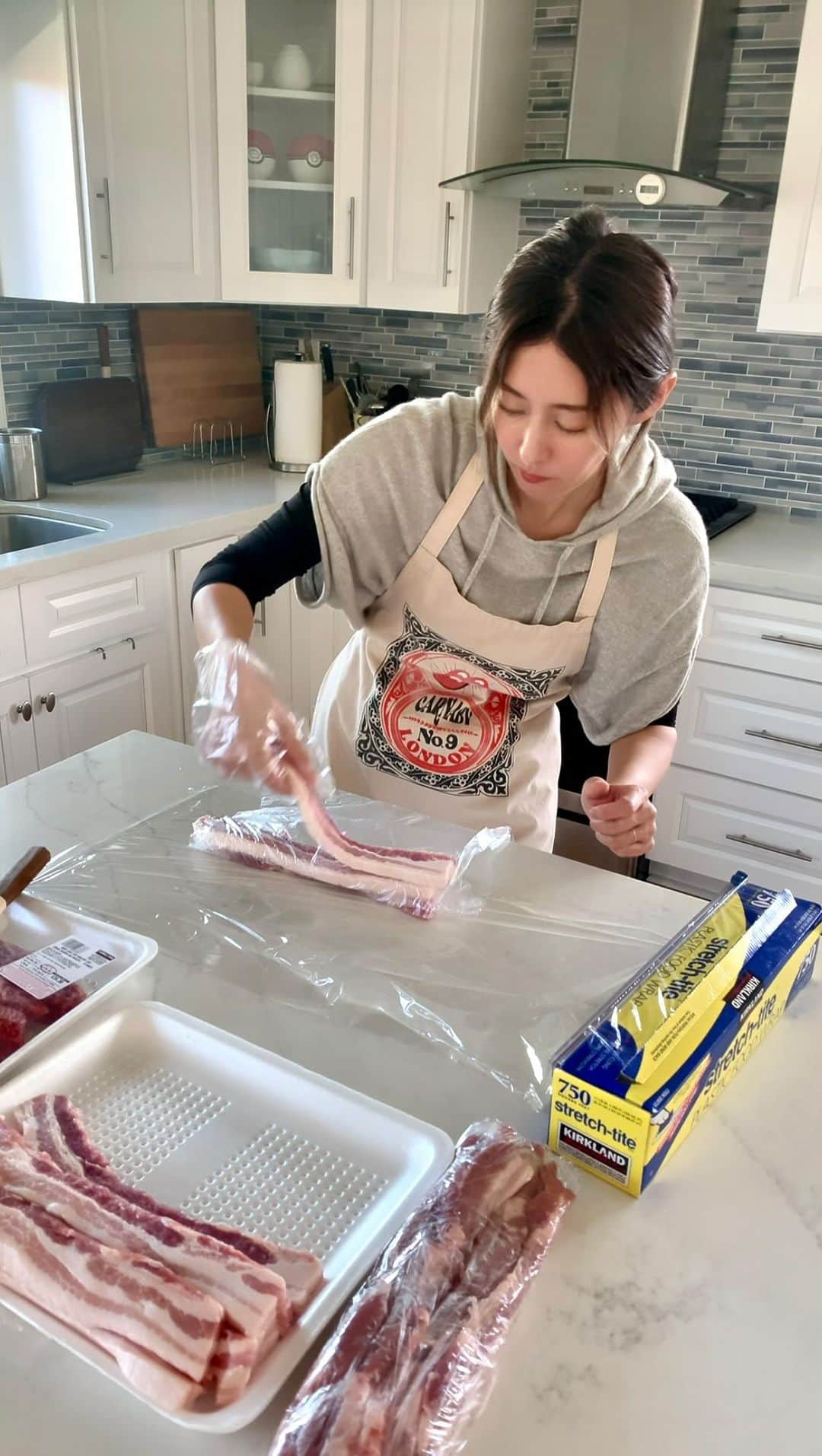 高木りなのインスタグラム：「夫とコストコへ。沢山のお肉のみカートへお入りになってました。남편과 코스트코 장보기! 고기만 많이 고르셨네요~」