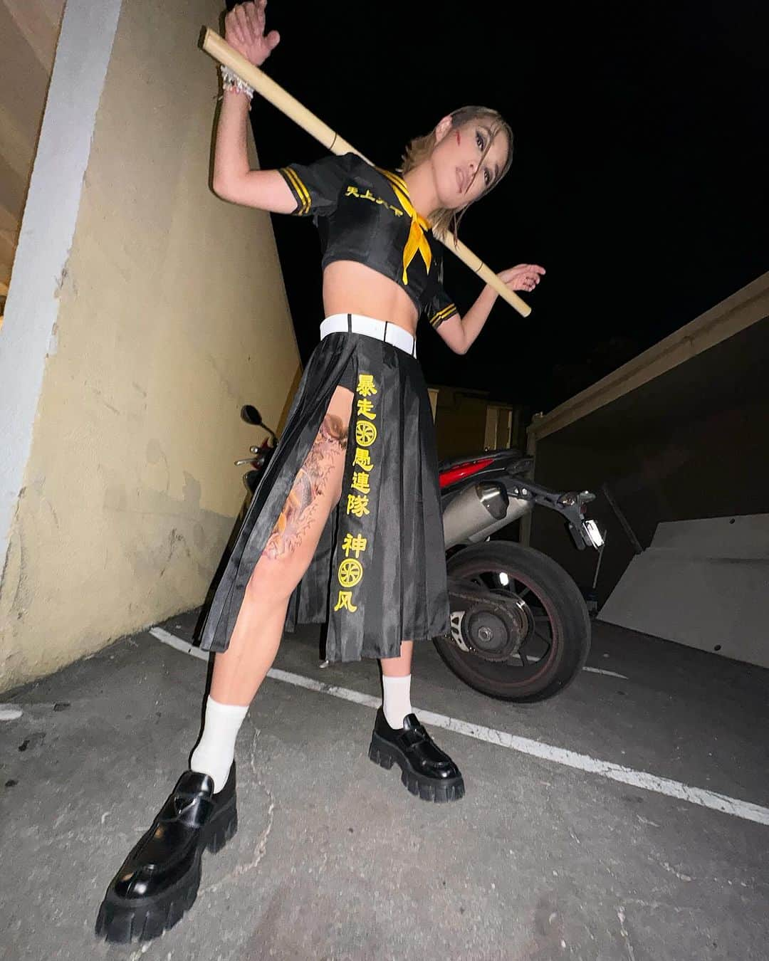 Ai Shimatsuさんのインスタグラム写真 - (Ai ShimatsuInstagram)「Tokyo Revengers… 東京卍會 should have a girl like this in their gang. 🏍️🌙  Halloween karaoke night was a success! 🎤🔥 We had 2 RiRis in the room. Lmao  Felt like I was back in high school. Haha🫶  今年のカラオケも超超超超いい感じ！！！毎年行こうー！！！💖💗  P.S THE TATOO IS FAKE. 😂 タトゥーは偽物です。✌️  #halloween #tokyorevengers #東京リベンジャーズ #東京卍會 #karaoke #モー娘 #loverevolution #心は高校生 #cocoisagoodgirl」11月1日 7時17分 - aishimatsu