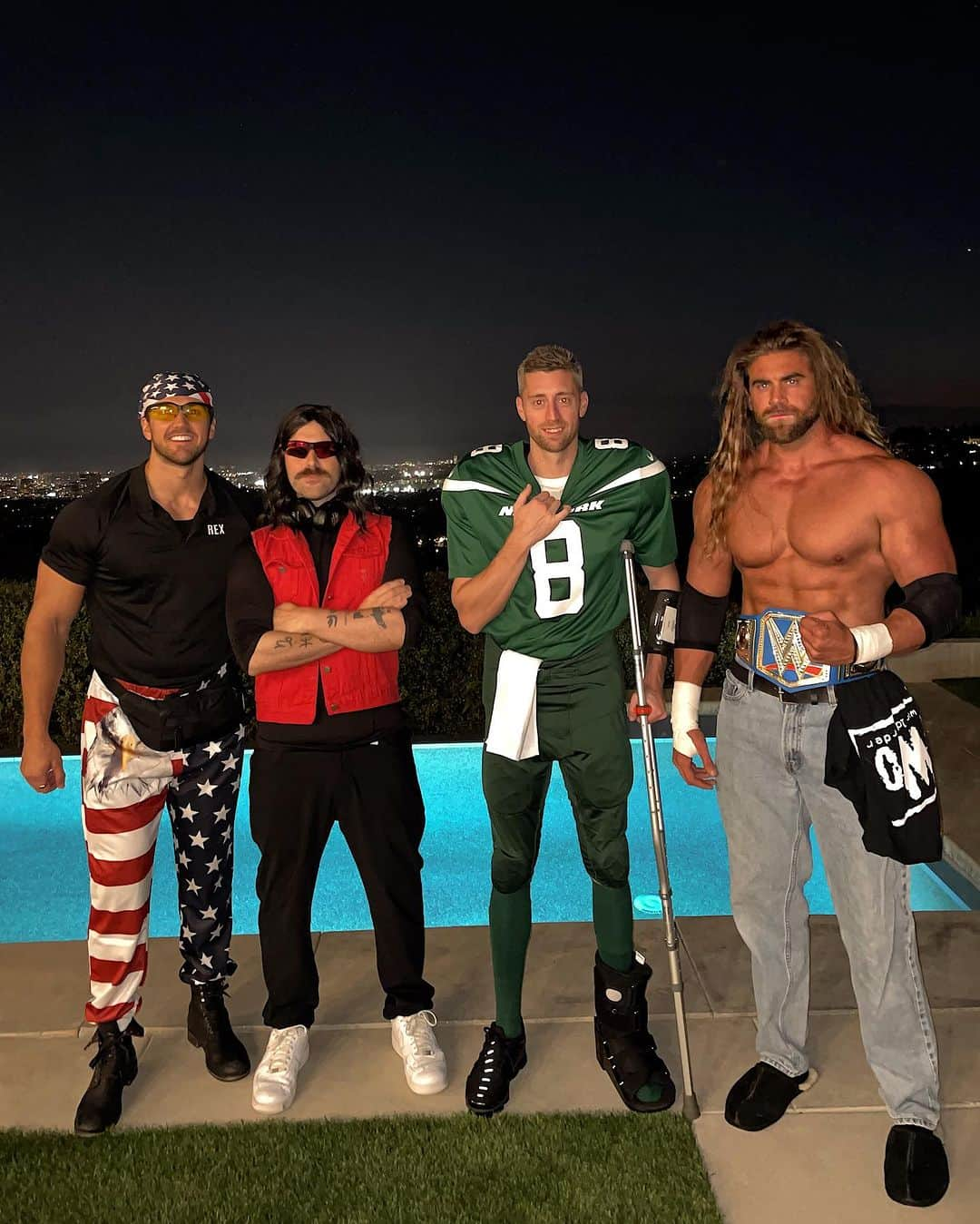 モデル、ブロック・オハーンさんのインスタグラム写真 - (モデル、ブロック・オハーンInstagram)「Happy Halloween! 🎃  Triple H just entered the chat 🤘🏽」11月1日 7時20分 - brockohurn