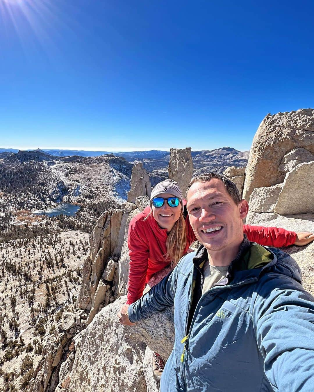 ヘイゼル・フィンドレーさんのインスタグラム写真 - (ヘイゼル・フィンドレーInstagram)「A chilly/windy lap of Cathedral Peak on our way over to Yosemite Valley. Views don’t get much better. Now we’re in the Valley and El Cap is still just as jaw dropping as it was to me when I first saw it in 2008 (check the final vid). @angus.kille @blackdiamond @lasportivana」11月1日 7時28分 - hazel_findlay