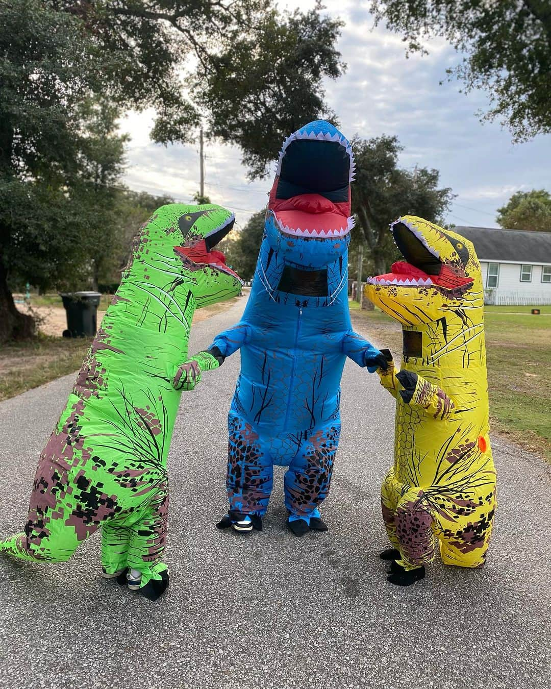 アディソン・ラッセルさんのインスタグラム写真 - (アディソン・ラッセルInstagram)「Halloween is cool‼️🎃🦖☮️✌🏽🍪」11月1日 7時28分 - addison_russell