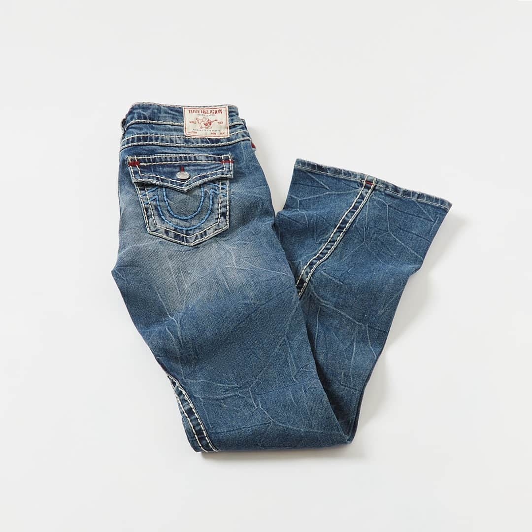 トゥルーレリジョンのインスタグラム：「New Arrival: The Joey Super T Low Rise Jean   [link in bio to shop]  #TrueReligion」