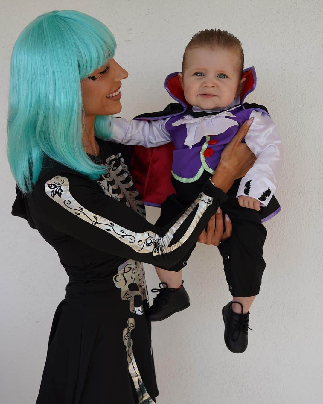 ジェナ・ジョンソンさんのインスタグラム写真 - (ジェナ・ジョンソンInstagram)「Our little Vampire’s first Halloween 🧛🏻‍♀️  #happyhalloween #firsthalloween #vampire」11月1日 7時40分 - jennajohnson