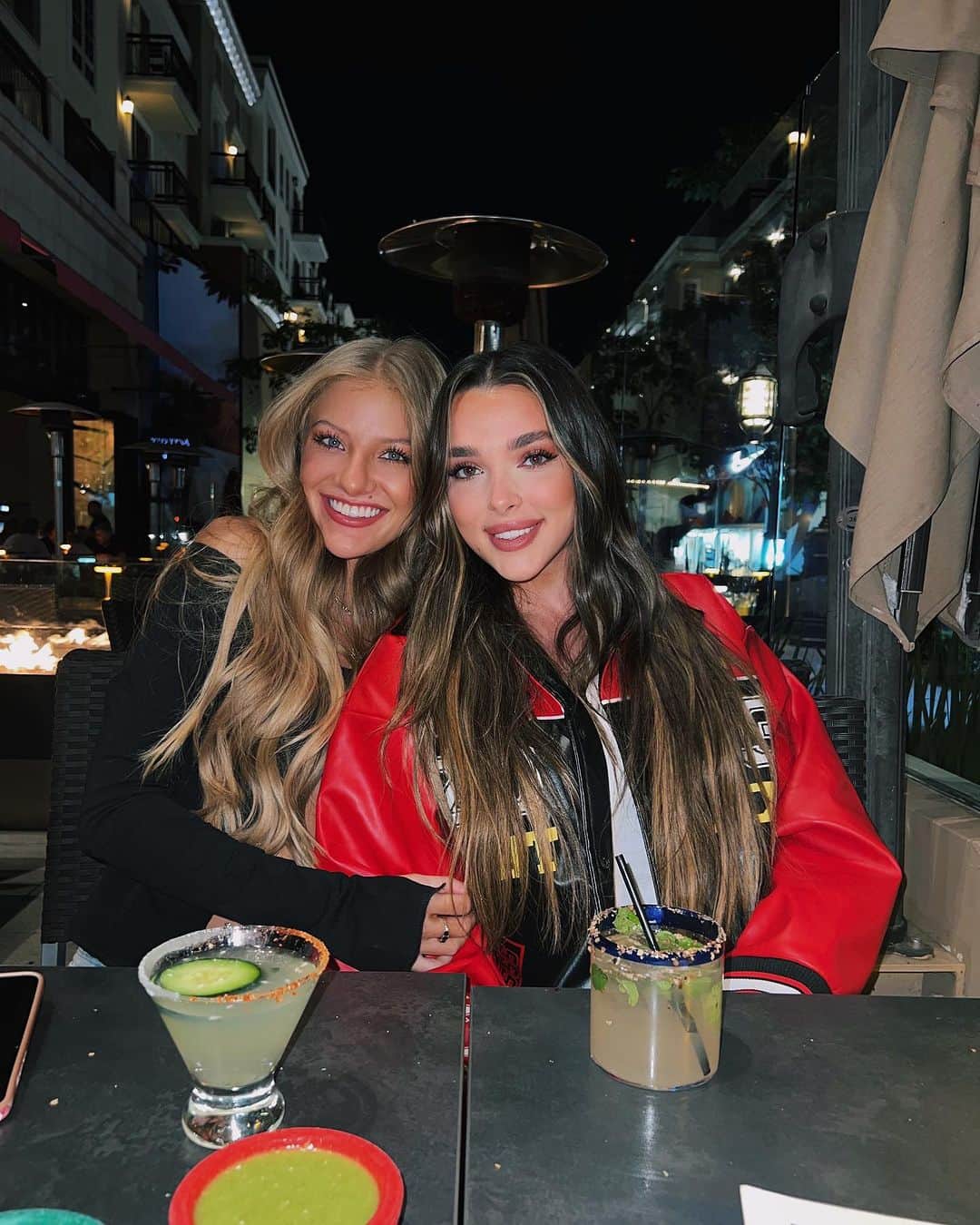 ケンドール・バーツのインスタグラム：「Back like we never left」
