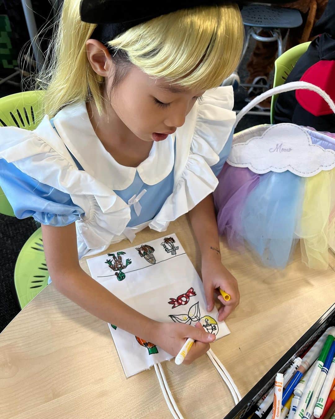 廣瀬規子さんのインスタグラム写真 - (廣瀬規子Instagram)「今年のハロウィンは、アリスから始まり、魔女、シナモロールのお化け、、、と、大変振り幅の広い仮装でお楽しみになられたお嬢さんでございます🫰💕💕💕🎃  何よりお友達と遊べて最高ね🥹🫰🫶💕  そして、、私個人的には皆んなの仮装が見れて楽しかったぁ🥳  #halloween  #halloween2023」11月1日 7時56分 - noriko_style