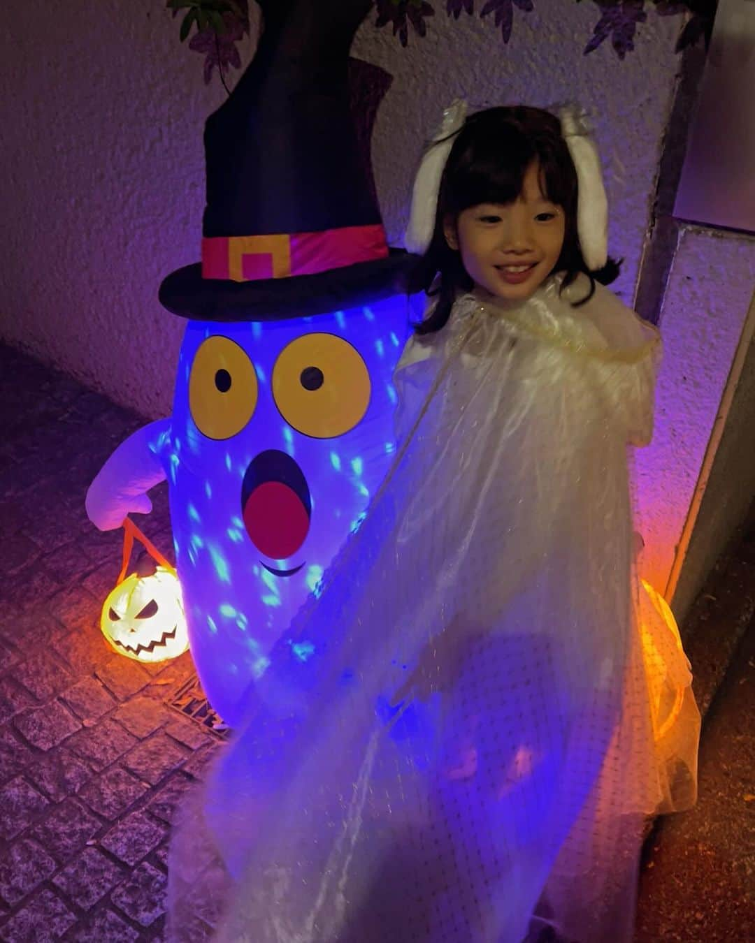 廣瀬規子さんのインスタグラム写真 - (廣瀬規子Instagram)「今年のハロウィンは、アリスから始まり、魔女、シナモロールのお化け、、、と、大変振り幅の広い仮装でお楽しみになられたお嬢さんでございます🫰💕💕💕🎃  何よりお友達と遊べて最高ね🥹🫰🫶💕  そして、、私個人的には皆んなの仮装が見れて楽しかったぁ🥳  #halloween  #halloween2023」11月1日 7時56分 - noriko_style