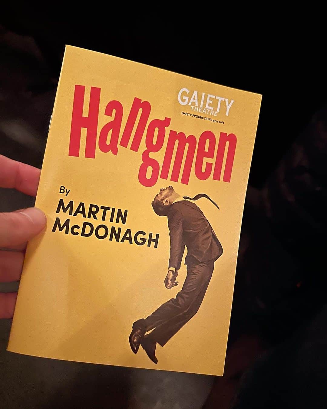 デビッド・モリシーのインスタグラム：「Smashing production of one of my favourite plays. Hangmen @gaiety_theatre On till Sat!」