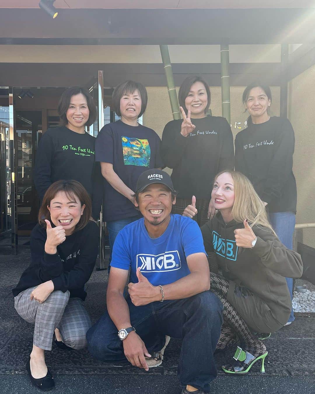 伊豫部健のインスタグラム：「スワイプ→  昨日は本社パートさん方とランチ会♬ リーダーはもうすぐ勤務歴10年になるくらい💦ベテランチームです💪  スペイン🇪🇸へ留守中の10月も、昨対より売上を伸ばしてくださり、製造ラインもフル稼働で、大変な月を皆さん頑張って走り抜いてくださりました🙏 また今年オープンしたロコショップBACKSSバックスの10月もTOP3の売上をパートさん方二人で出してくれた❗️ おかげで、ジャンナがスペイン🇪🇸で新たな代理店を決めてくれ、新たな世界へまた一歩踏み出せました😆 みんな、みんな、ホントにありがとう❗️ オレは10FTUバズベイトを使ってスペイン🇪🇸でEnjoyしてただけだが、これからも宜しくね😂😂😂  @ken_iyobe  @10ftu_kiob_smpfishing  @10tenfeetunder_kiob  @se9rets  @backss_lureshop  @zhanna_smpfishing  @ge_one.official  @mazda_jp  @sunline_japan  @gancraft_taka  @b.b.rush  @hayabusa_bass  @zpijapan  #LUCK @irogumi.ceo  @kingwolf.1969  @shimanofishing_jp  @gary_international_kk  @ringstar_1889  @talex_fishing  @sadayoshi_sugiyama  @aroma_coffee_roastery  #ラインアート @kousan_10ftu  @30_taxi  @regar_marine_japan  #iyoken #kiob #Bin5 #イヨケン #伊豫部健 #10ftu  #10tenfeetunder #10ftuスーパーディーラー #セキュレッツ #バックス #イヨケンコーヒー #10ftuチャンネル #イヨケンカレー #パート会」