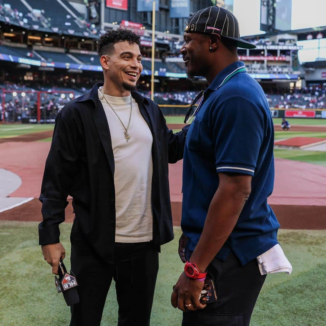 アダム・ジョーンズさんのインスタグラム写真 - (アダム・ジョーンズInstagram)「🧢🧢🧢 C.A.P.  @mlb  #worldseries #Rangers #Dbacks」11月1日 8時12分 - simplyaj10