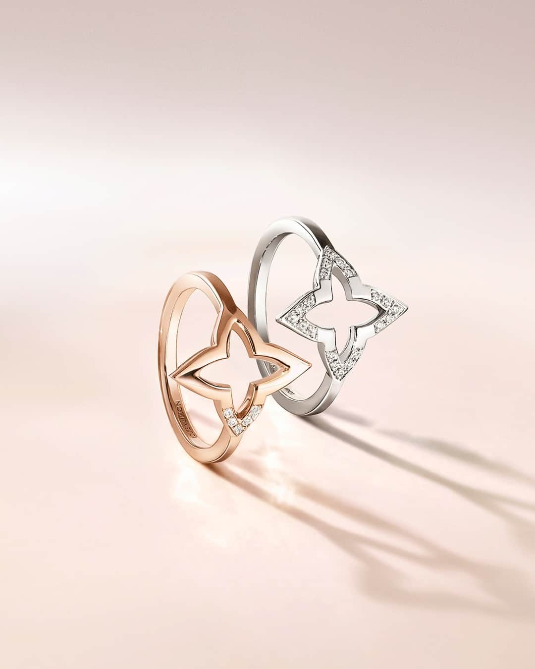 のインスタグラム：「Louis Vuitton Blossom. Evoking the silhouette of the Monogram Flower, the scintillating collection by @FrancescaAmfitheatrof flourishes with new white gold variations for infinite stackable combinations. Discover the collection via link in bio.  #LVBlossom #LVFineJewelry #LouisVuitton」