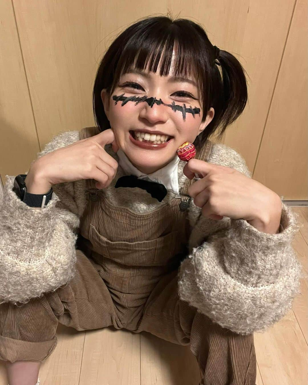 横道侑里さんのインスタグラム写真 - (横道侑里Instagram)「ハッピーハロウィン！ 1日すぎてもお菓子くれなきゃイタズラしちゃうぞ！  おはよう11月 #はろうぃん #ハロウィン #halloween」11月1日 8時32分 - sideroad615