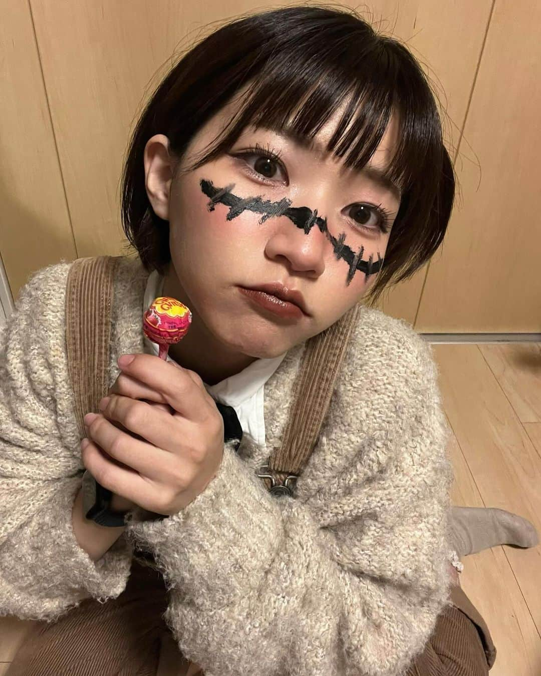 横道侑里さんのインスタグラム写真 - (横道侑里Instagram)「ハッピーハロウィン！ 1日すぎてもお菓子くれなきゃイタズラしちゃうぞ！  おはよう11月 #はろうぃん #ハロウィン #halloween」11月1日 8時32分 - sideroad615