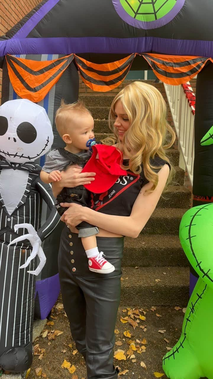 ダニエル・クヌッドソンのインスタグラム：「Rivs first Halloween party 🎃 👻🧡」