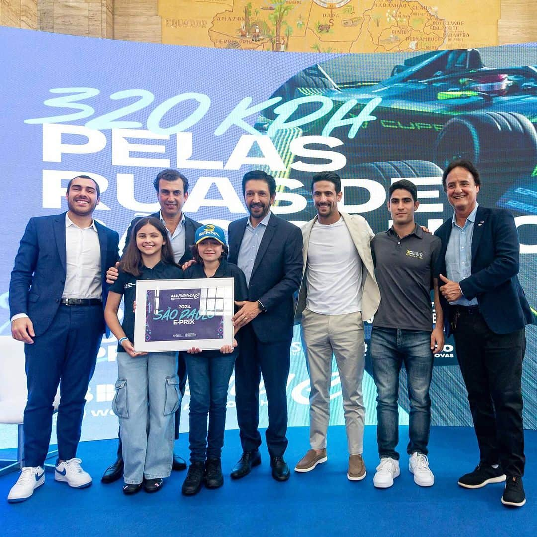 ルーカス・ディ・グラッシさんのインスタグラム写真 - (ルーカス・ディ・グラッシInstagram)「Foi dada a largada para o ePrix de São Paulo da @FIAFormulaE !  Obrigado @prefeitoricardonunes @albertolongoformulae @gustavopires.oficial @marcelofonseca1 por fazer acontecer mais uma etapa em solo nacional !   Já estão a venda os ingressos para 16/03/2024 !」11月1日 8時31分 - lucasdigrassi